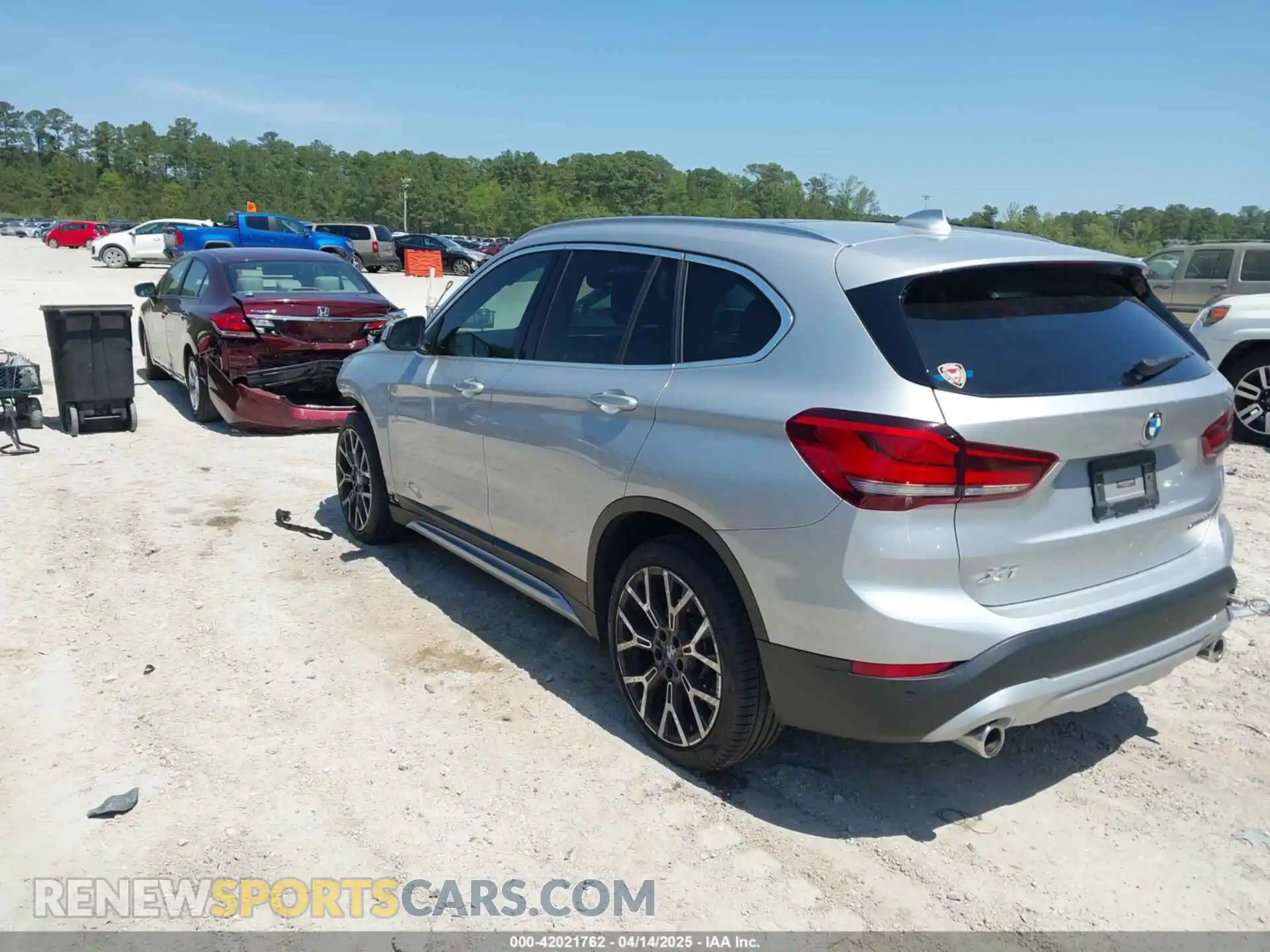 3 Photograph of a damaged car WBXJG7C06M5T14235 BMW X1 2021