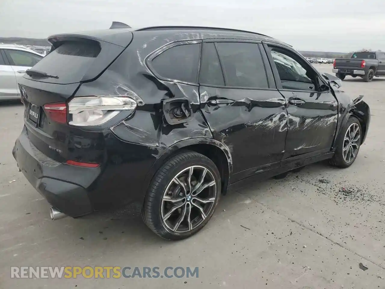 3 Photograph of a damaged car WBXJG7C08M5U18676 BMW X1 2021