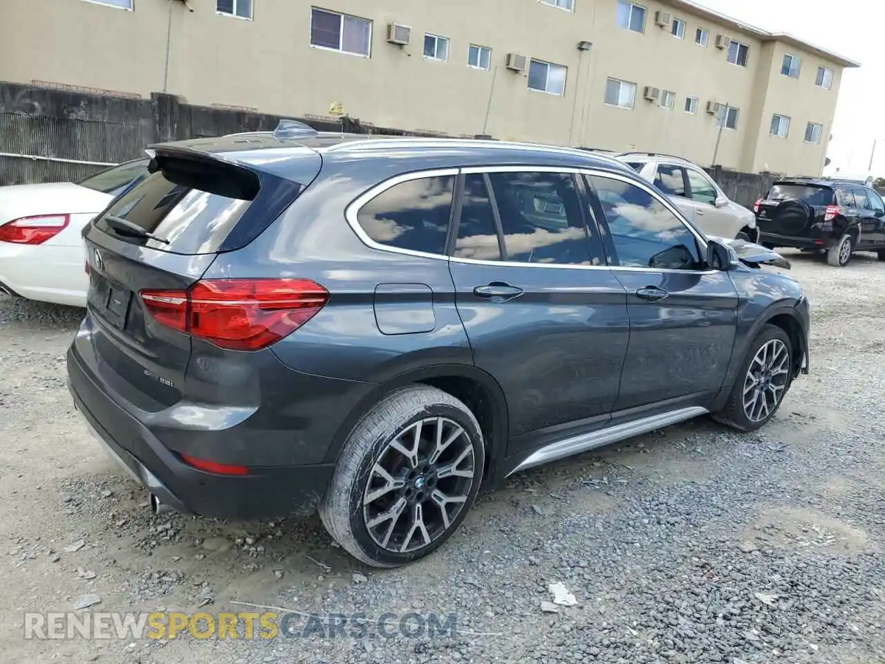 3 Photograph of a damaged car WBXJG7C0XM5T85373 BMW X1 2021