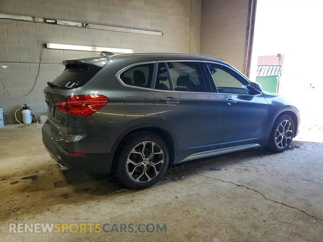 3 Photograph of a damaged car WBXJG9C03M5U47272 BMW X1 2021