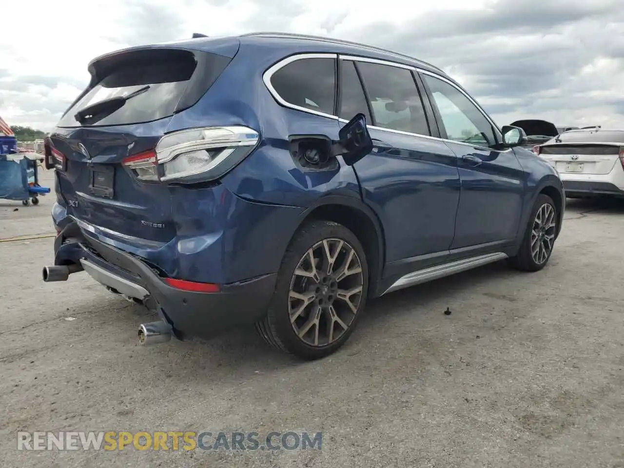 3 Photograph of a damaged car WBXJG9C04M5S70070 BMW X1 2021