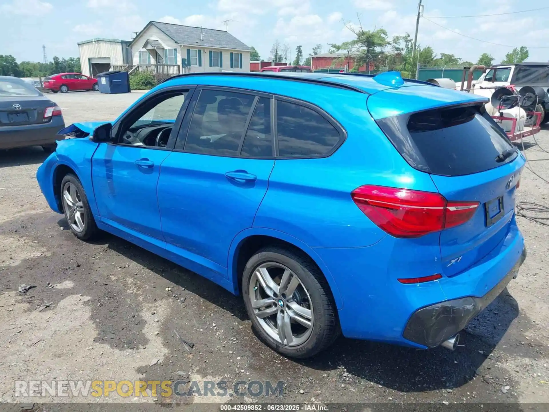 3 Photograph of a damaged car WBXJG9C04M5T61811 BMW X1 2021