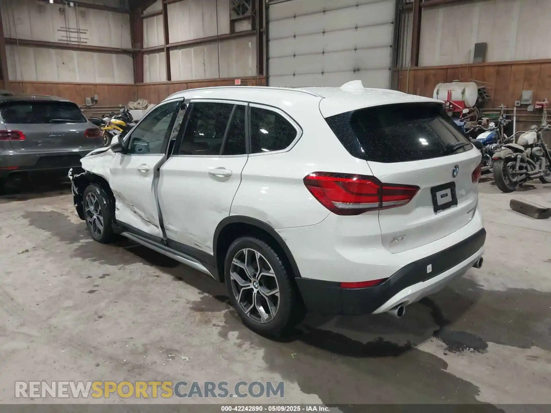 3 Photograph of a damaged car WBXJG9C04M5T82884 BMW X1 2021