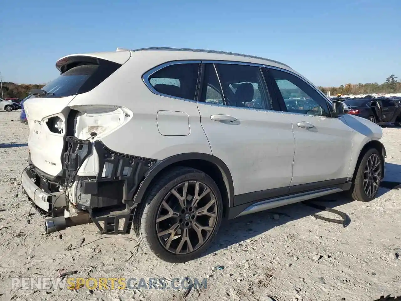 3 Photograph of a damaged car WBXJG9C05M5S15997 BMW X1 2021