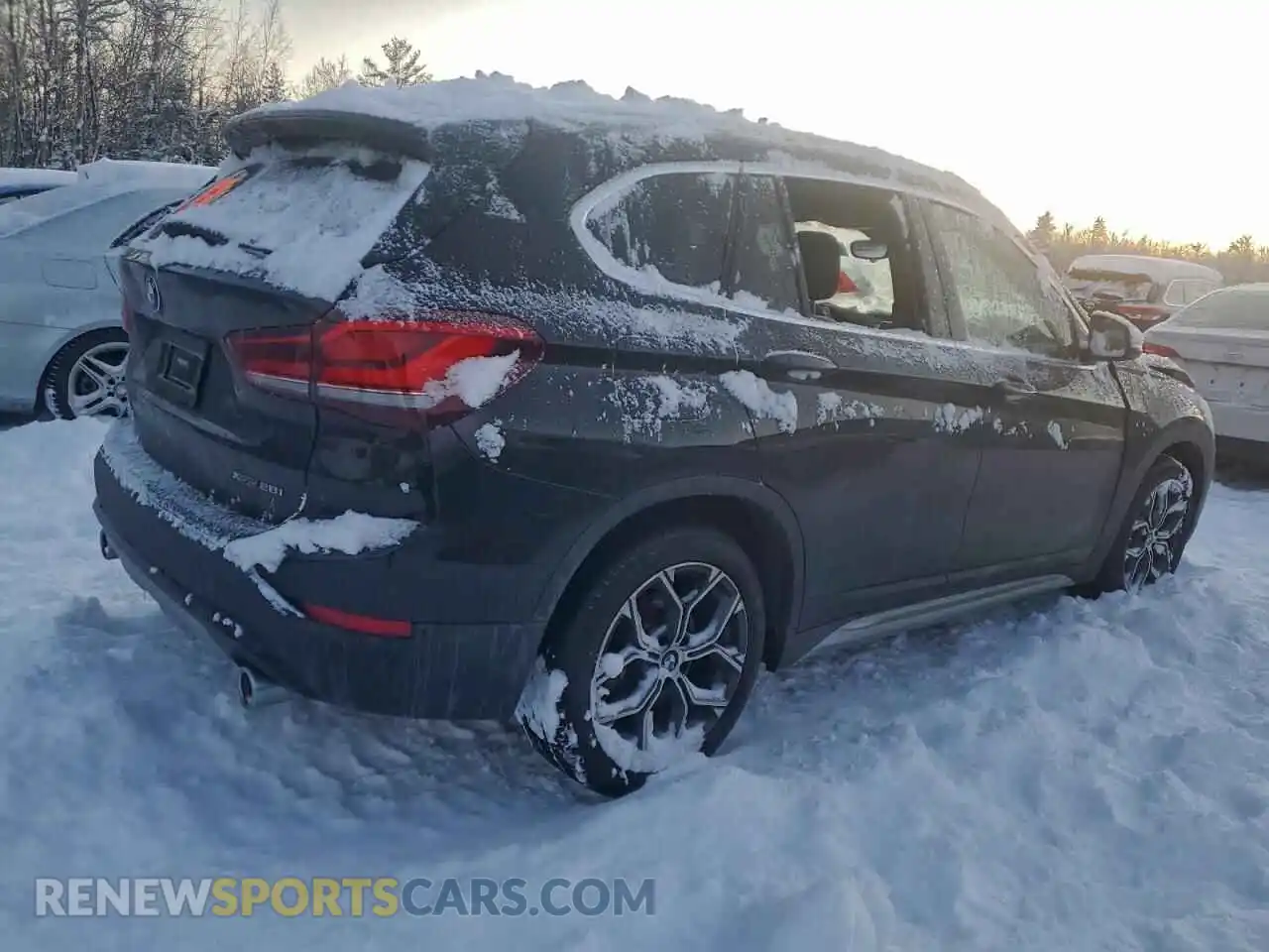3 Photograph of a damaged car WBXJG9C05M5S31052 BMW X1 2021