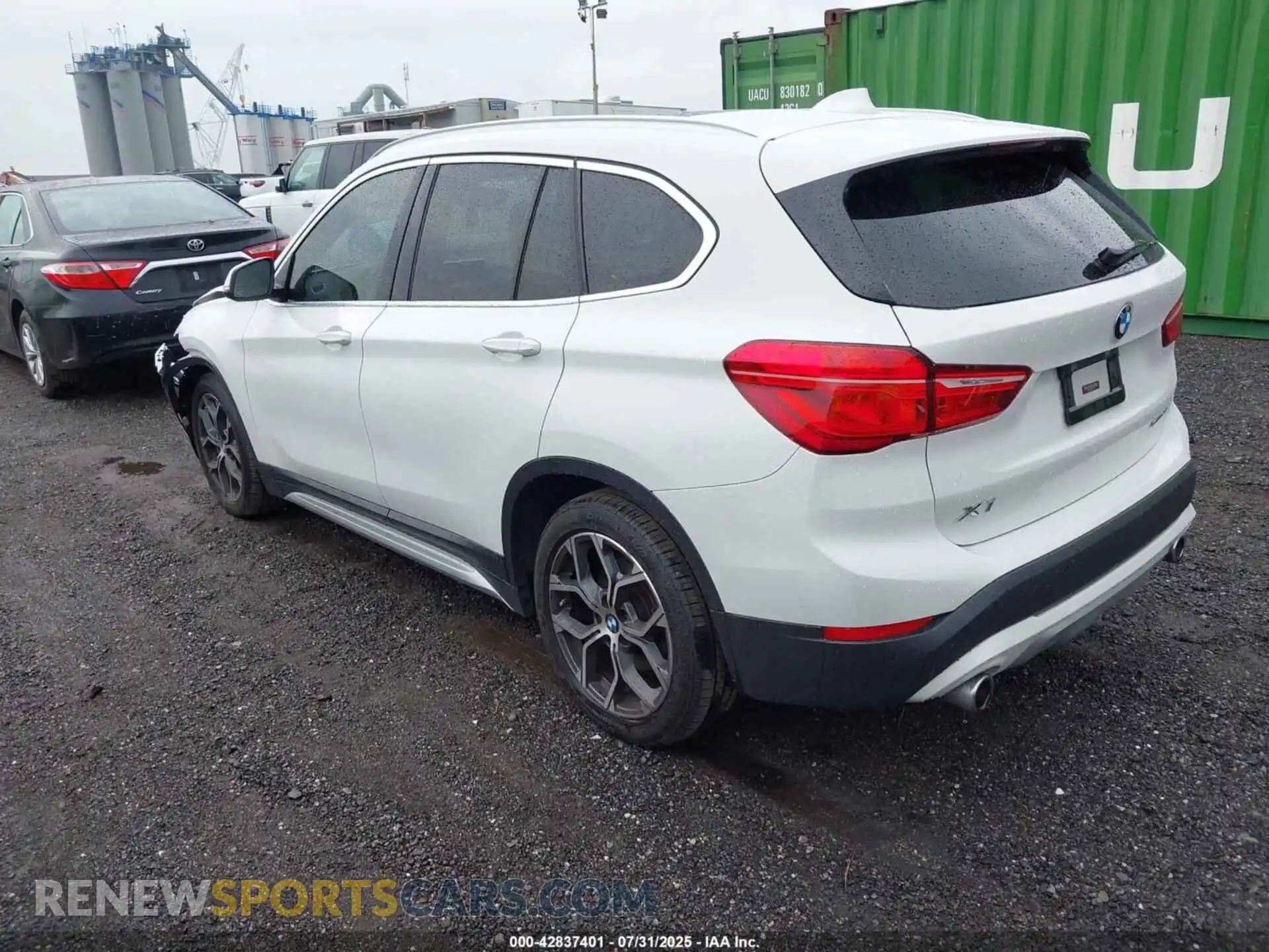 3 Photograph of a damaged car WBXJG9C07M5T11100 BMW X1 2021