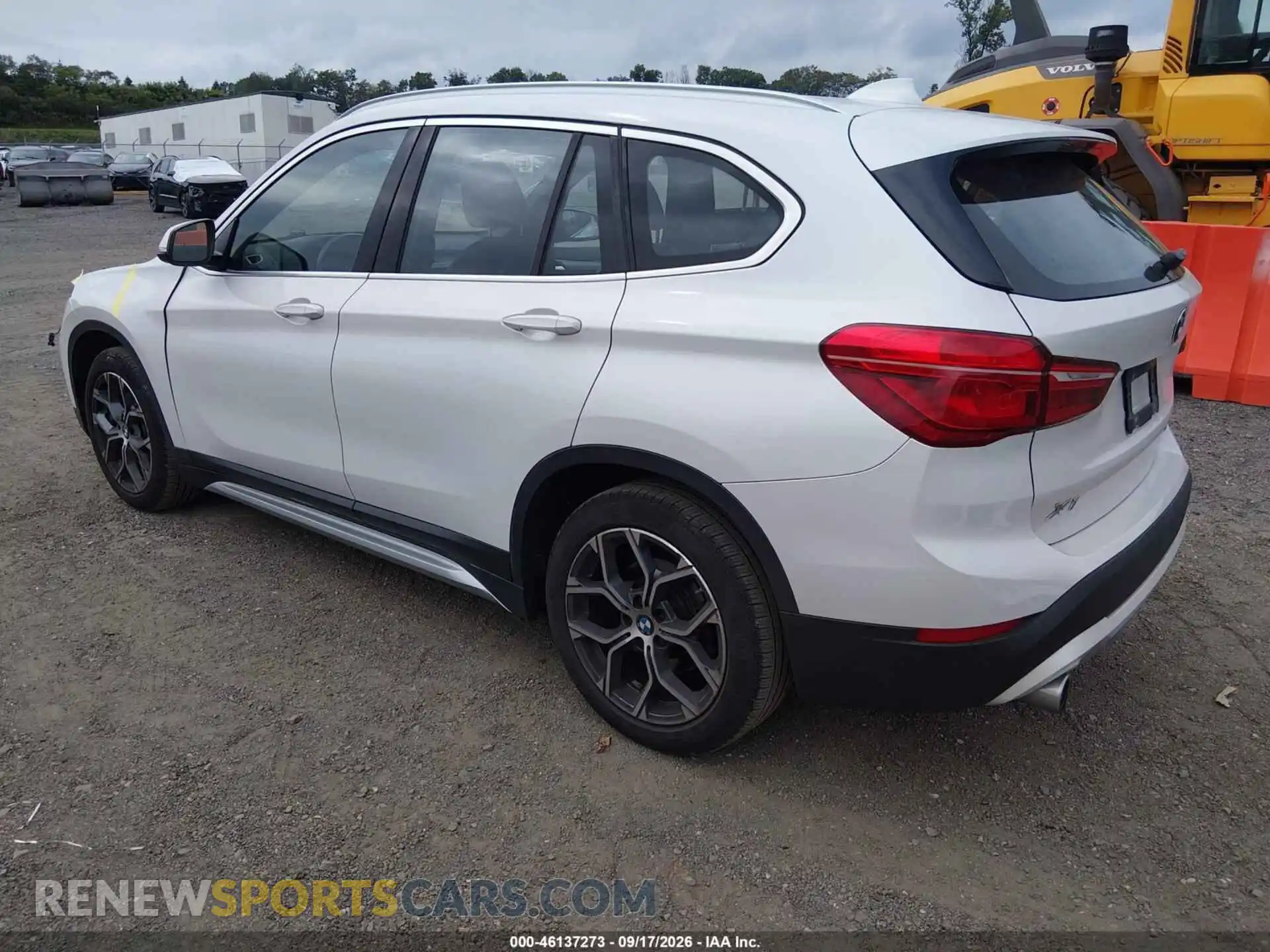 3 Photograph of a damaged car WBXJG9C08M5S25617 BMW X1 2021