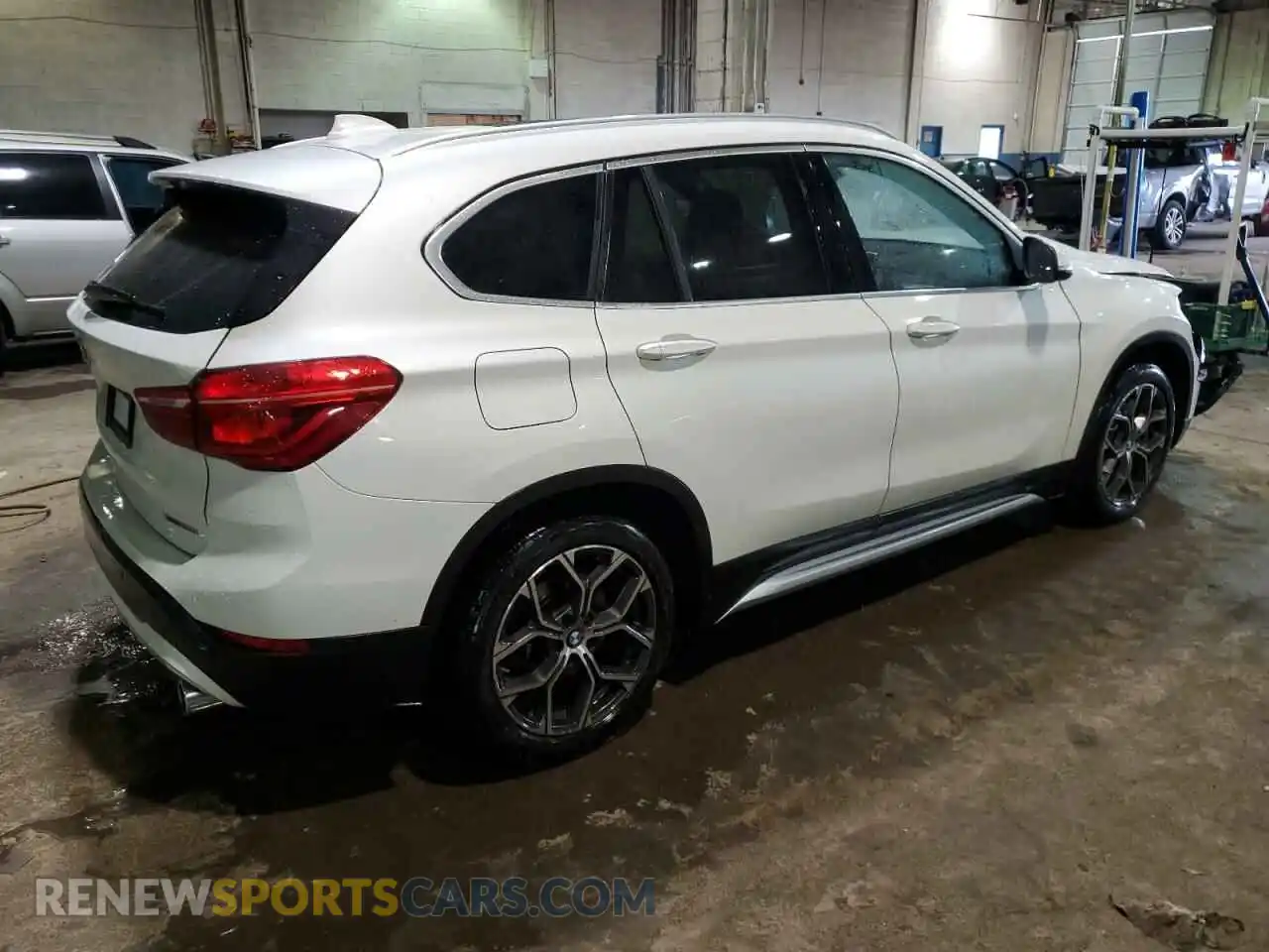 3 Photograph of a damaged car WBXJG9C0XM5S53354 BMW X1 2021