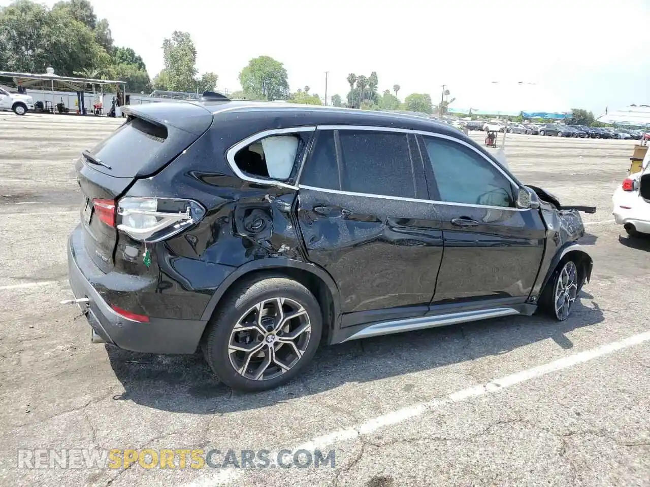 3 Фотография поврежденного автомобиля WBXJG9C0XM5T71386 BMW X1 2021