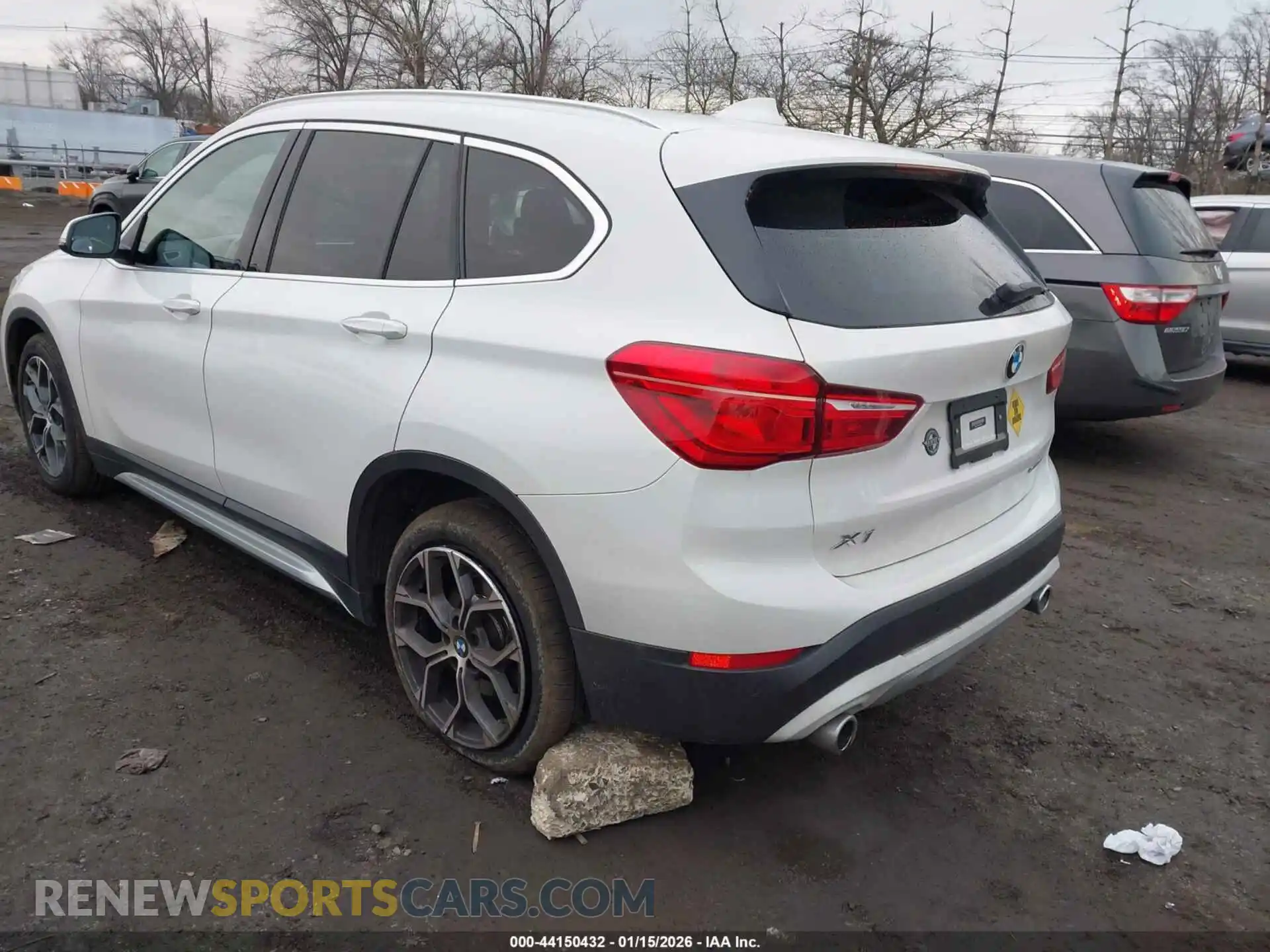 3 Photograph of a damaged car WBXJG9C0XM5T86888 BMW X1 2021