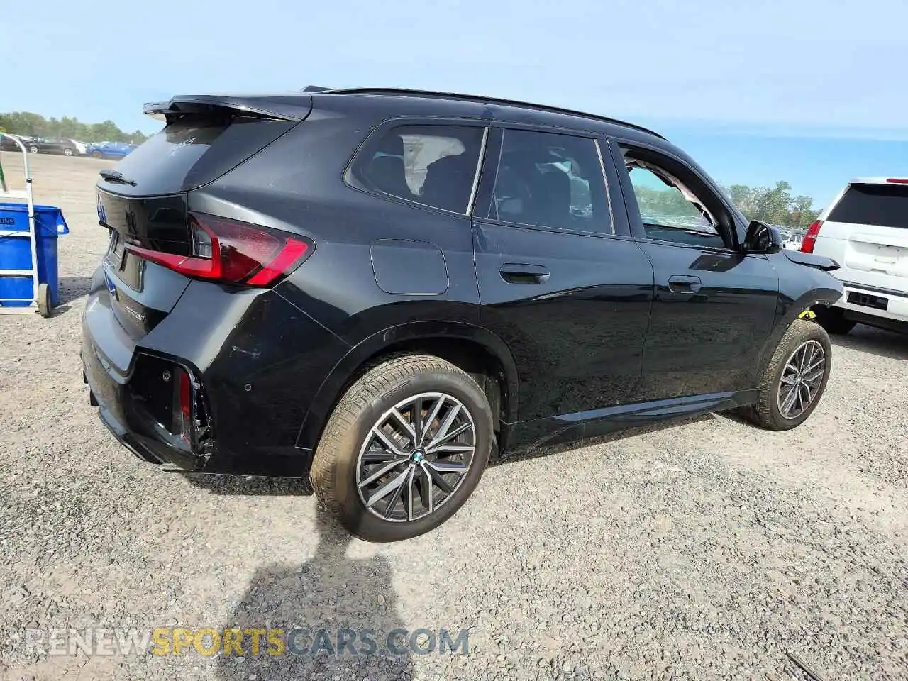 3 Фотография поврежденного автомобиля WBX73EF0XP5X60883 BMW X1 2023