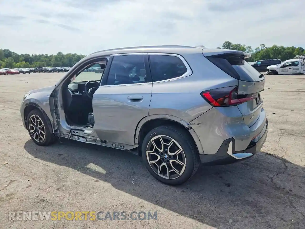 2 Фотография поврежденного автомобиля WBX73EF00S5374465 BMW X1 2025