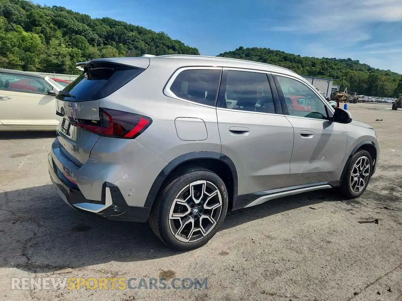 3 Фотография поврежденного автомобиля WBX73EF00S5374465 BMW X1 2025