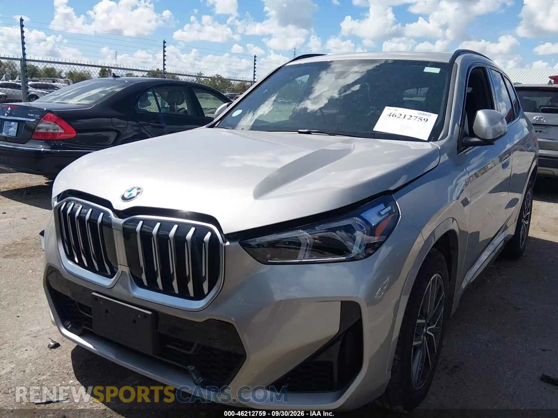 2 Фотография поврежденного автомобиля WBX73EF07T5738575 BMW X1 2026