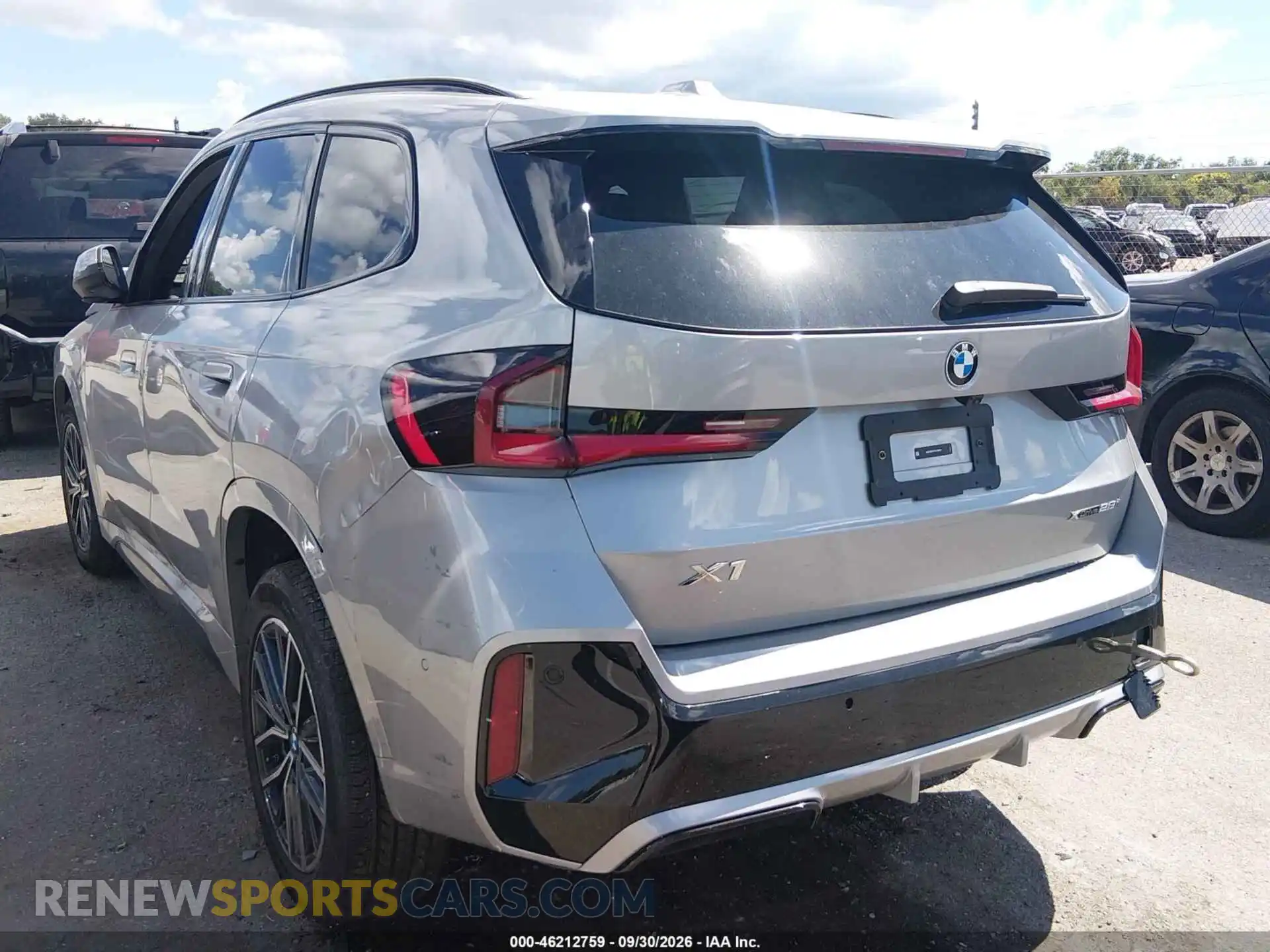 3 Фотография поврежденного автомобиля WBX73EF07T5738575 BMW X1 2026