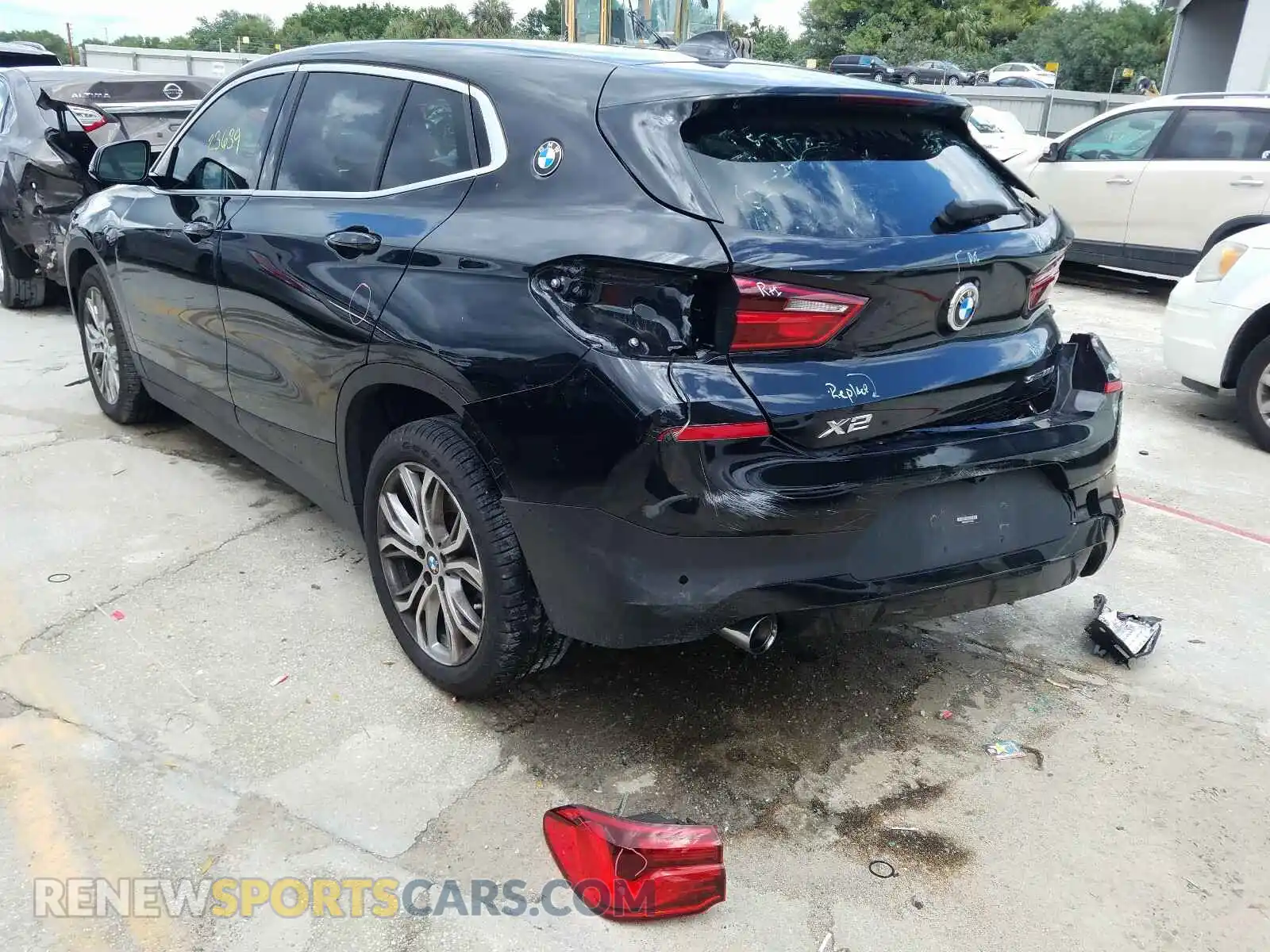 3 Photograph of a damaged car WBXYH9C02L5P19935 BMW X2 2020