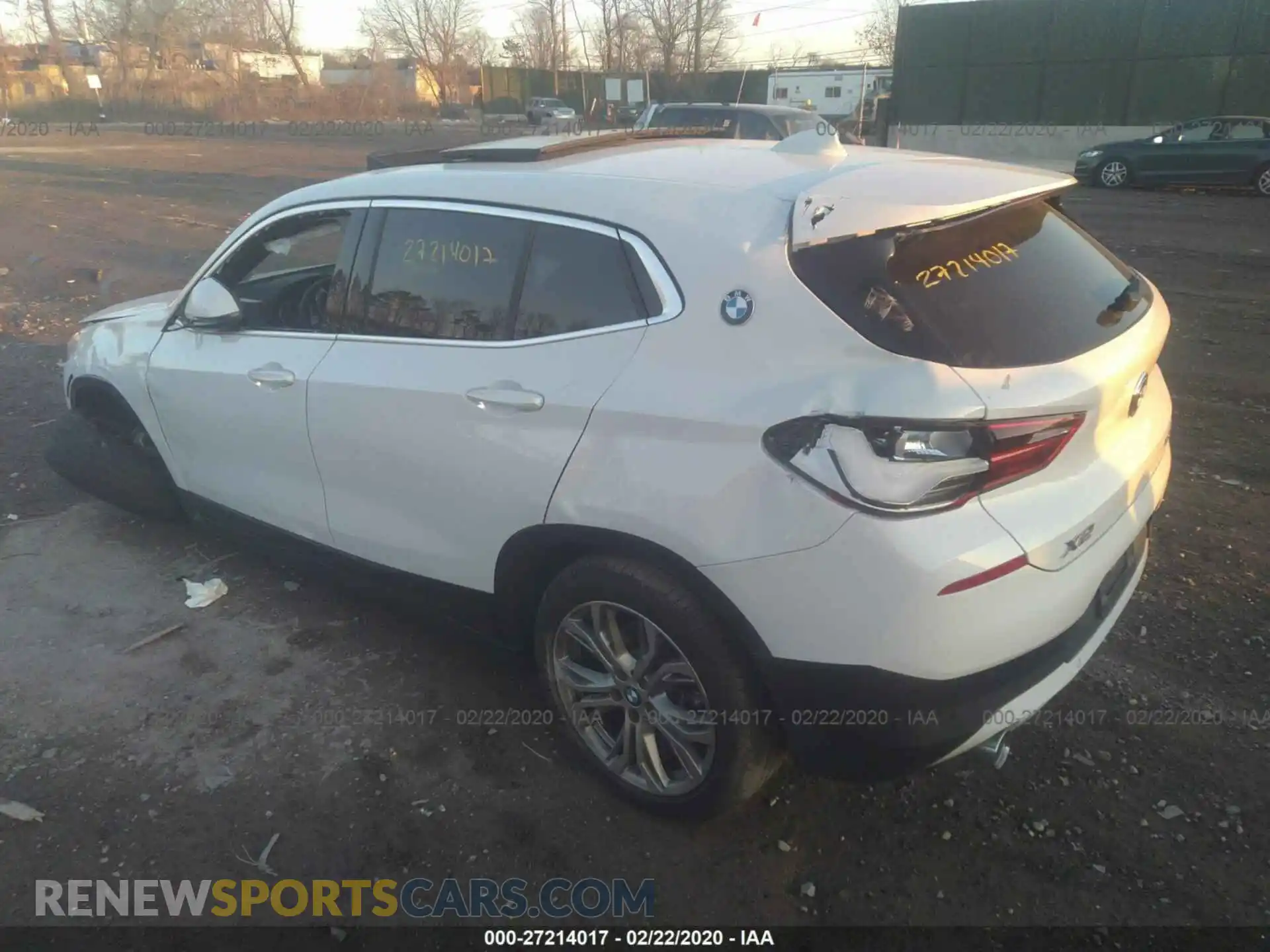 3 Photograph of a damaged car WBXYJ1C04L5P00986 BMW X2 2020