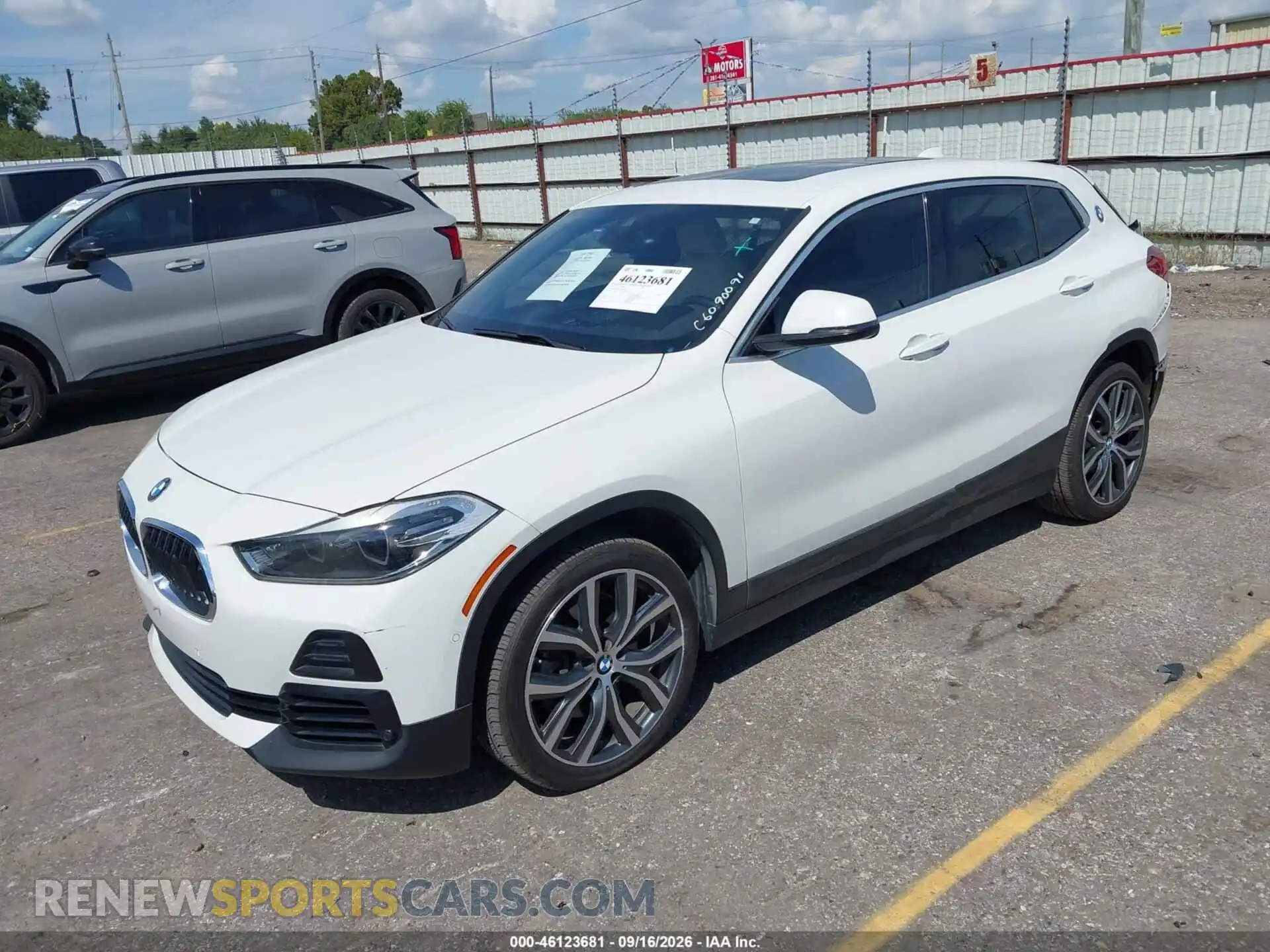 2 Photograph of a damaged car WBXYH9C01M5S46014 BMW X2 2021