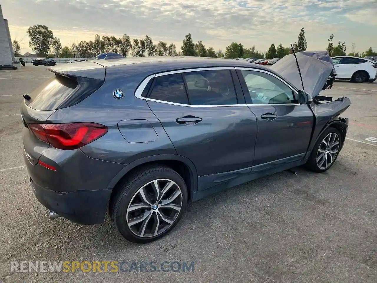 3 Photograph of a damaged car WBXYJ1C02M5T08946 BMW X2 2021