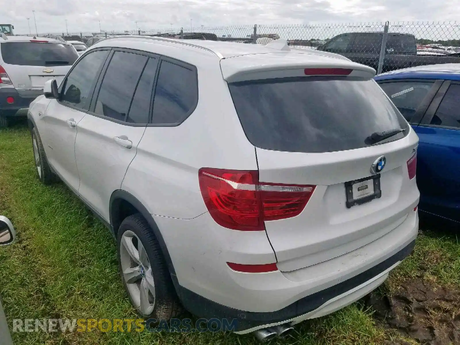 3 Photograph of a damaged car 5UXWZ7C56H0T44474 BMW X3 2017