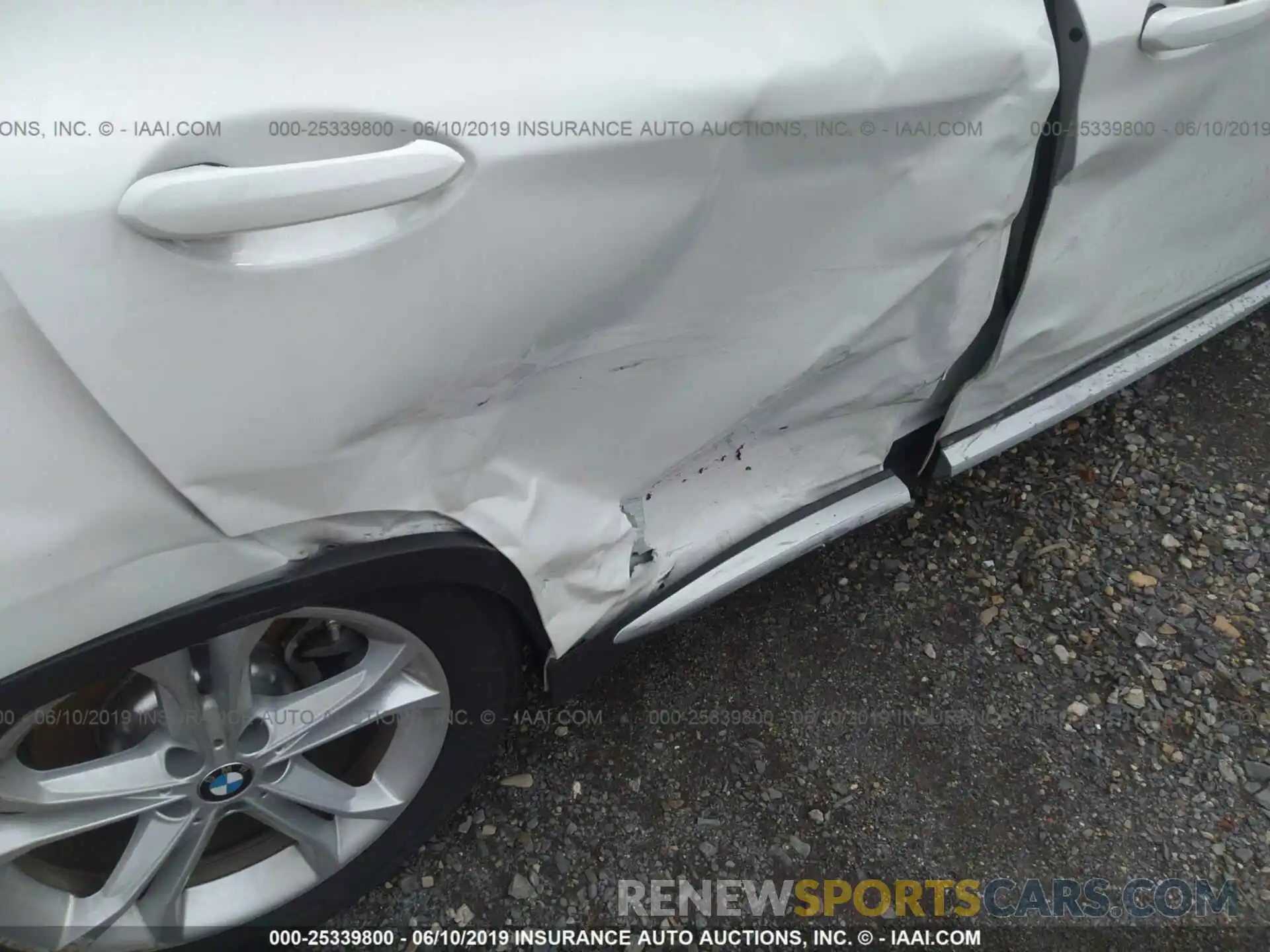 6 Photograph of a damaged car 5UXTR7C54KLE98502 BMW X3 2019