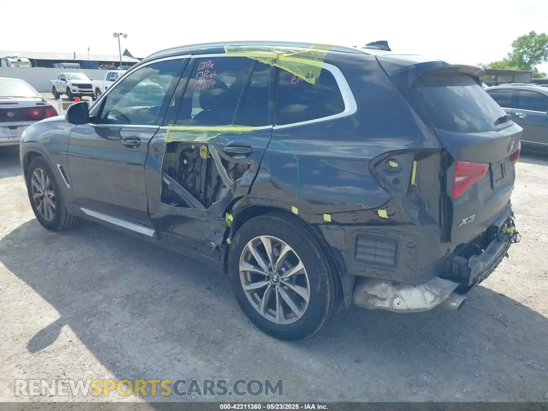 3 Photograph of a damaged car 5UXTR7C55KLE93583 BMW X3 2019
