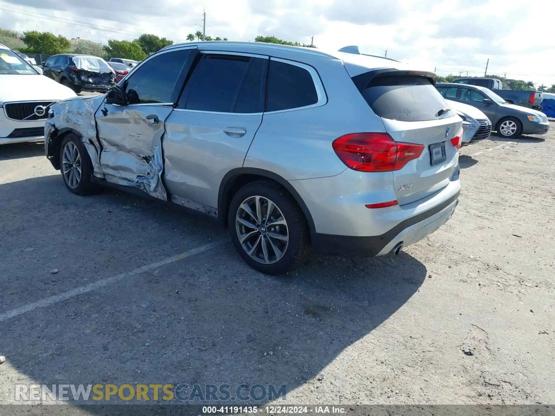 3 Photograph of a damaged car 5UXTR7C55KLR48784 BMW X3 2019