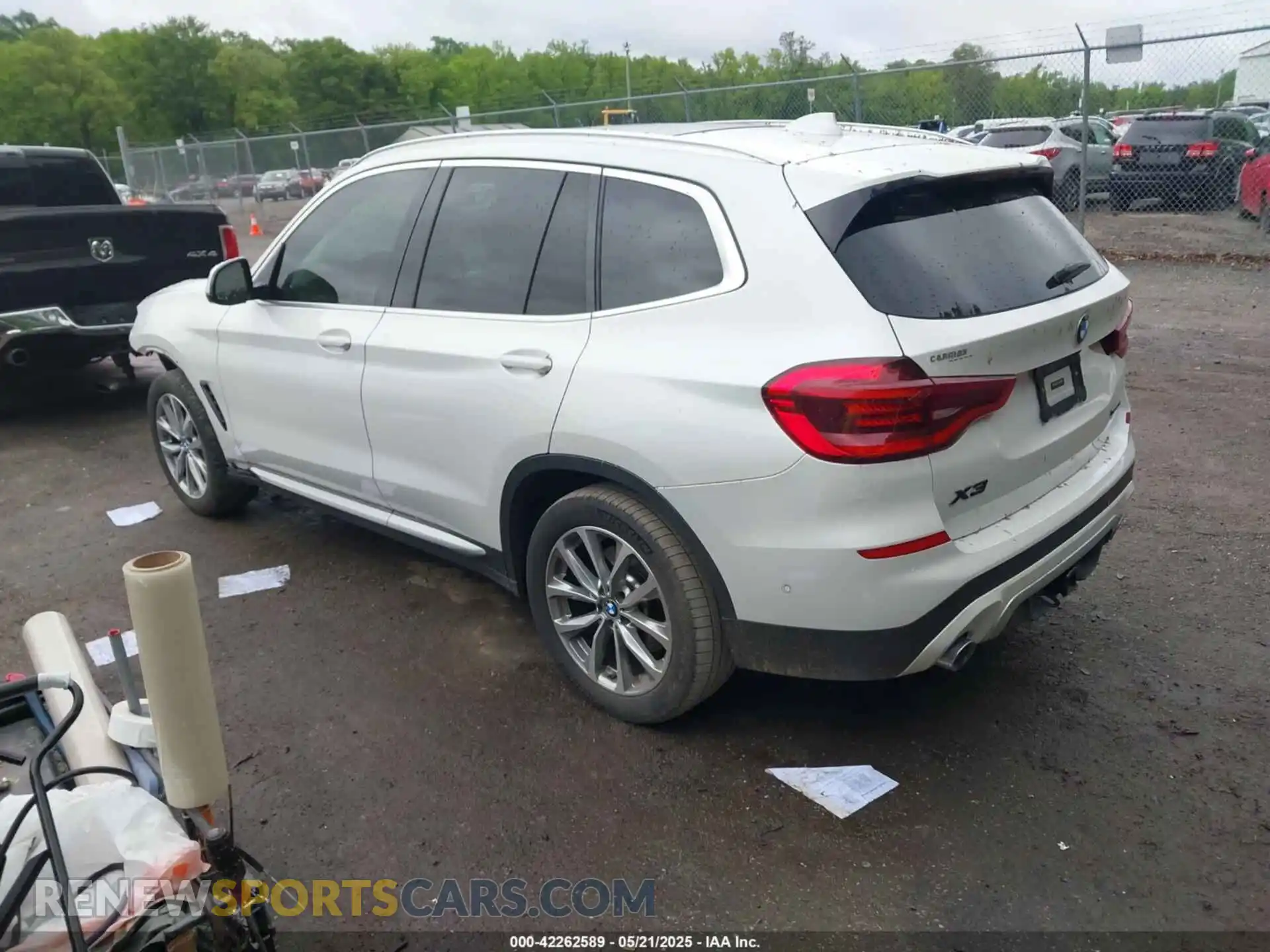 3 Photograph of a damaged car 5UXTR7C56KLR47112 BMW X3 2019