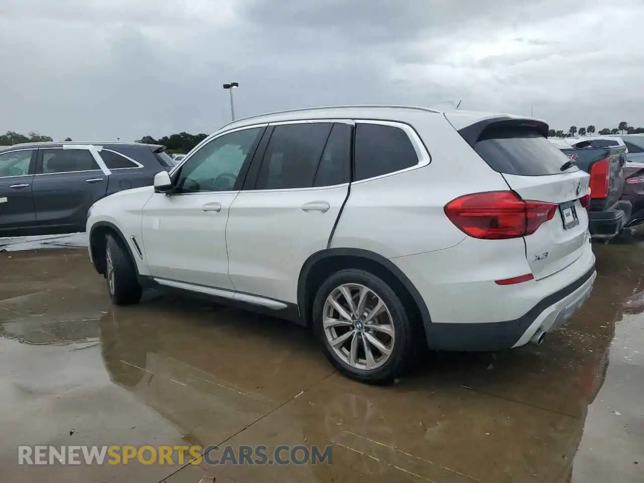2 Фотография поврежденного автомобиля 5UXTR7C57KLE97800 BMW X3 2019