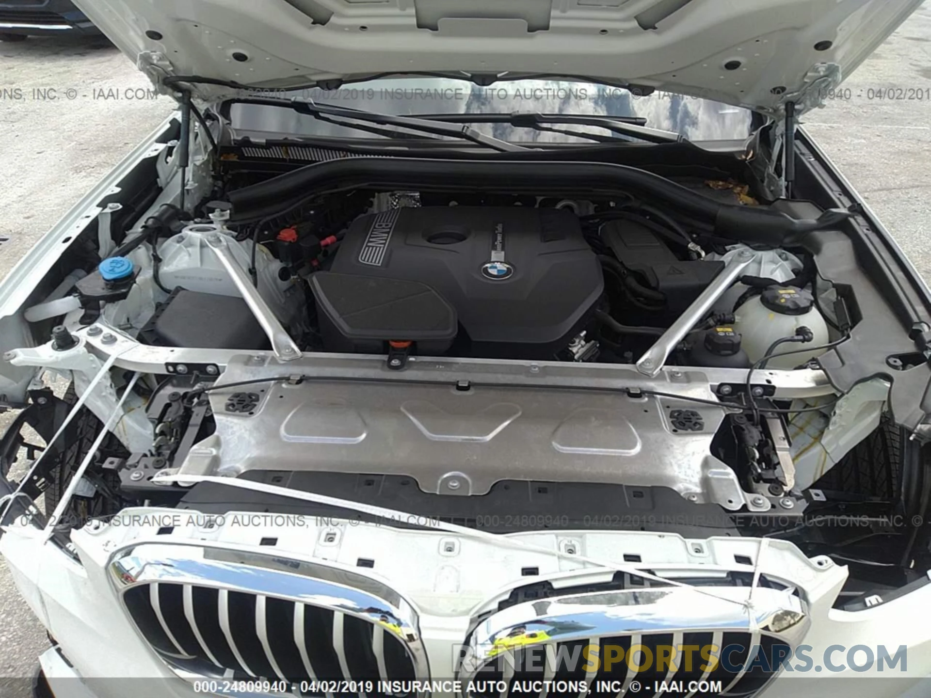 10 Photograph of a damaged car 5UXTR7C57KLF28639 BMW X3 2019