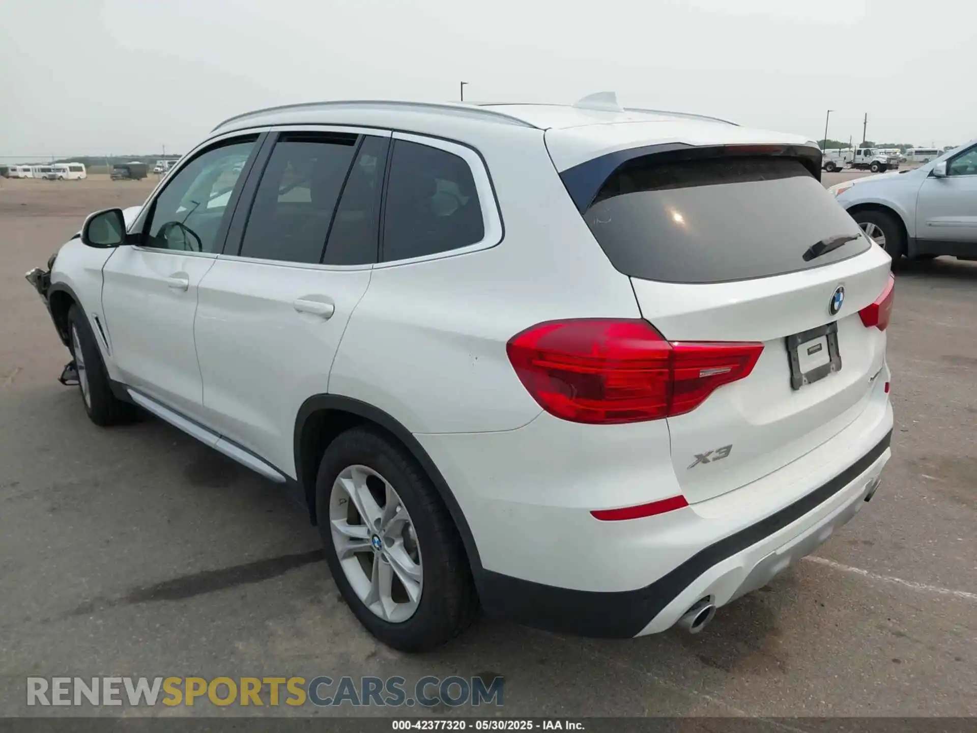 3 Photograph of a damaged car 5UXTR9C50KLR10195 BMW X3 2019