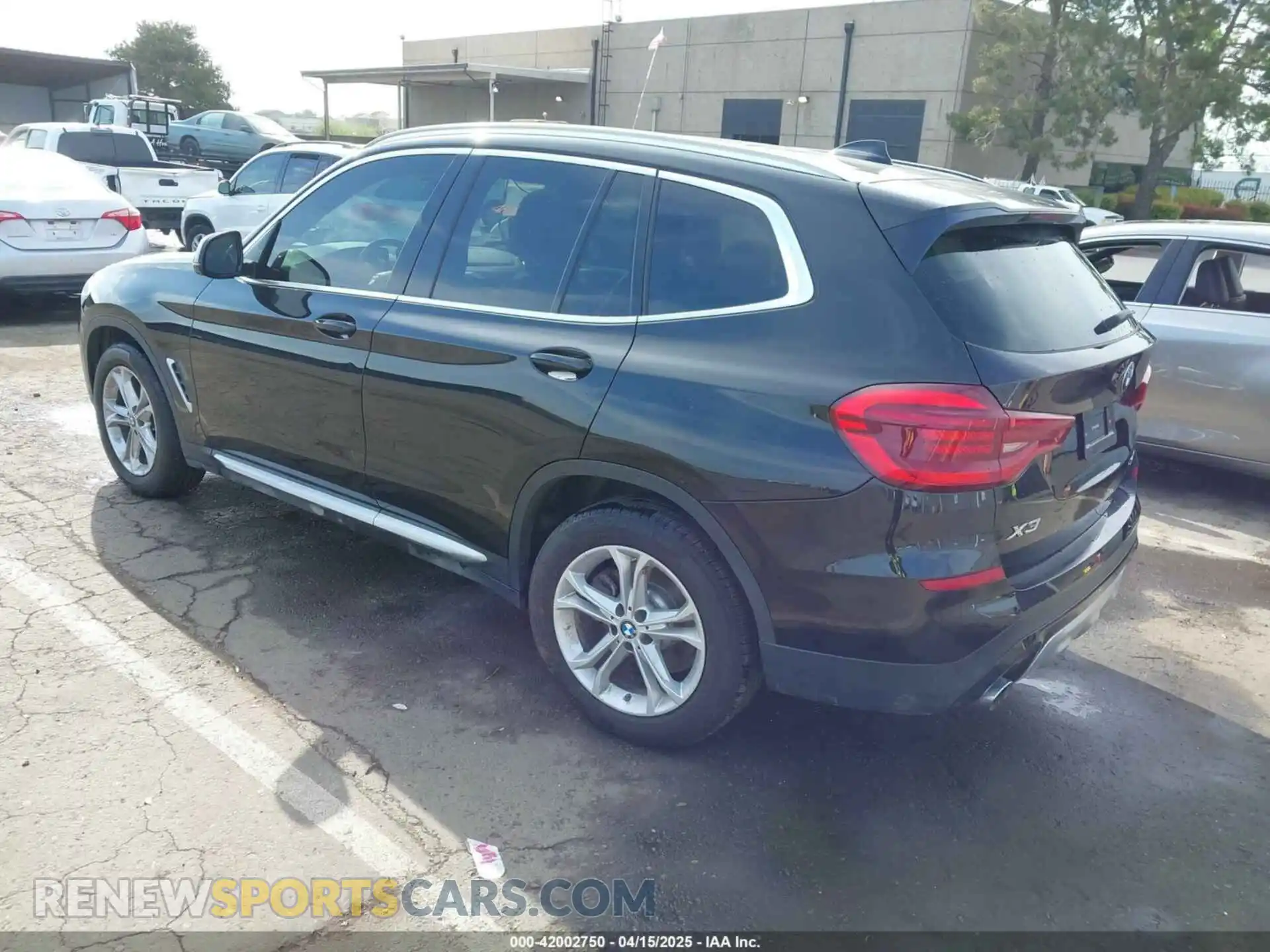 3 Photograph of a damaged car 5UXTR9C52KLR11316 BMW X3 2019