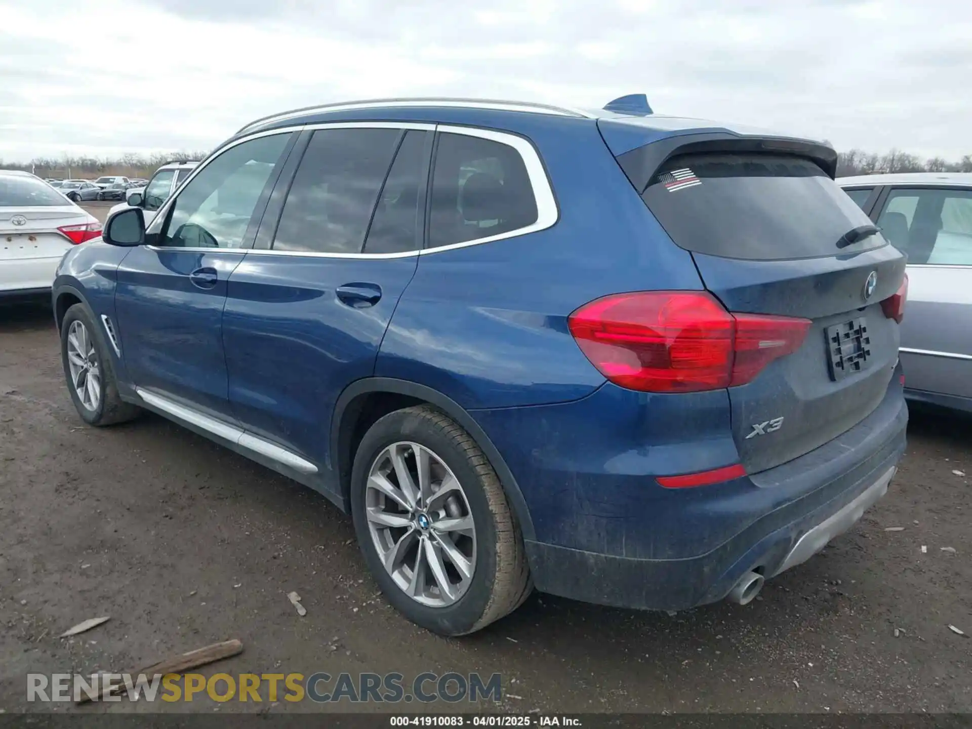 3 Photograph of a damaged car 5UXTR9C56KLE17009 BMW X3 2019