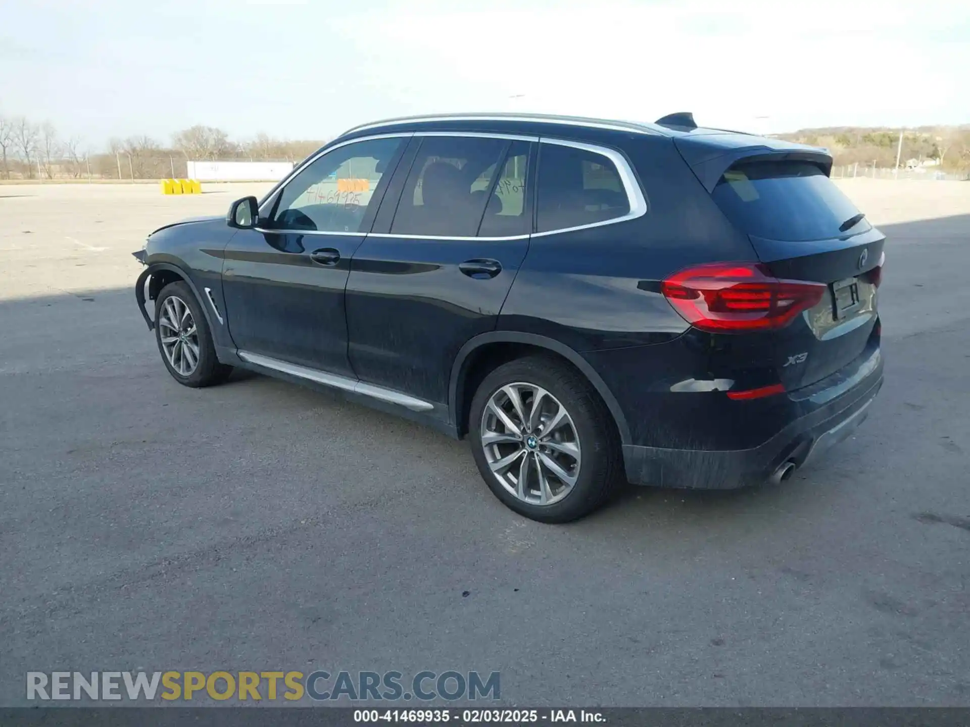 3 Photograph of a damaged car 5UXTR9C57KLE19335 BMW X3 2019