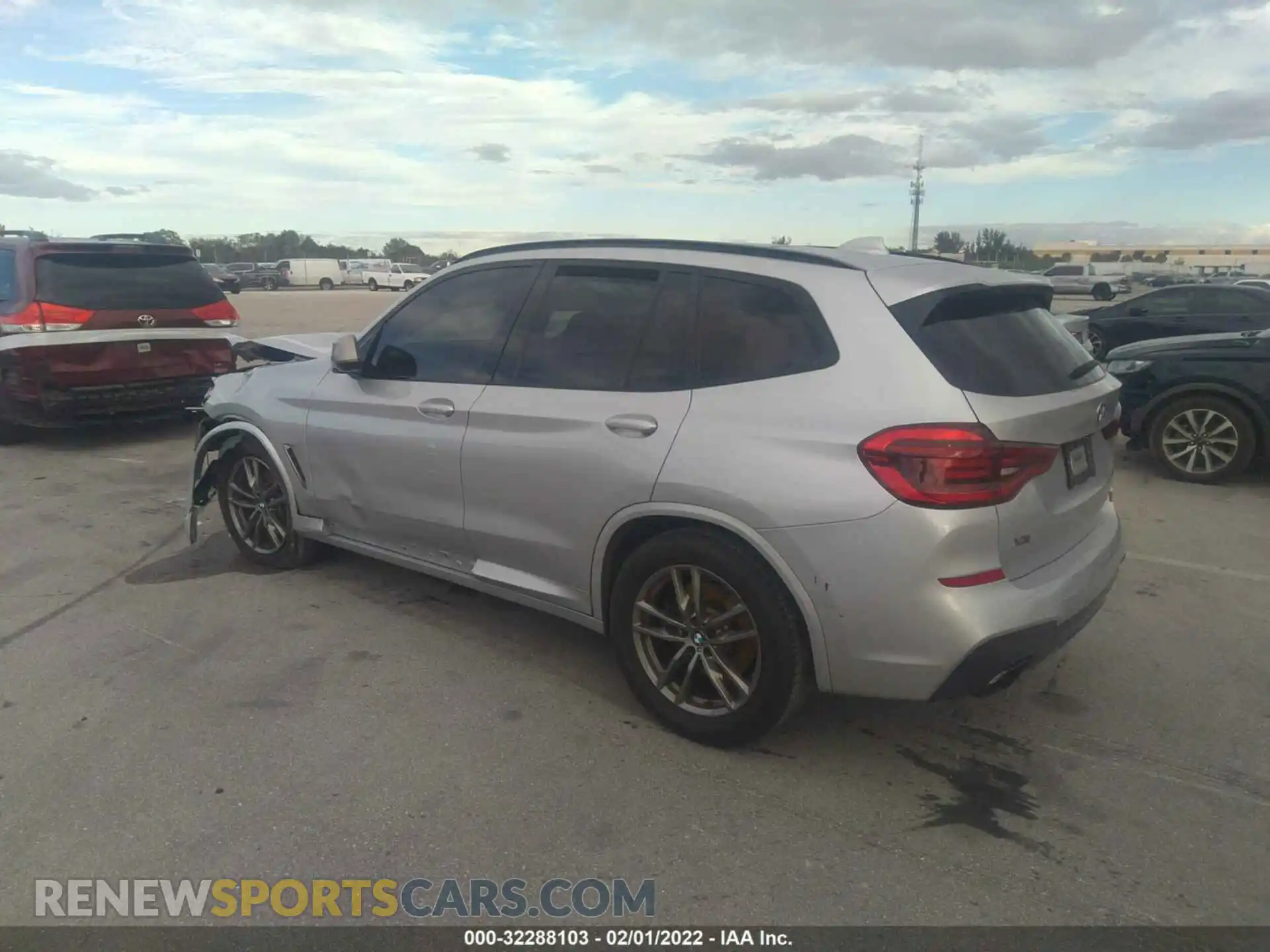 3 Photograph of a damaged car 5UXTS3C56K0Z04646 BMW X3 2019