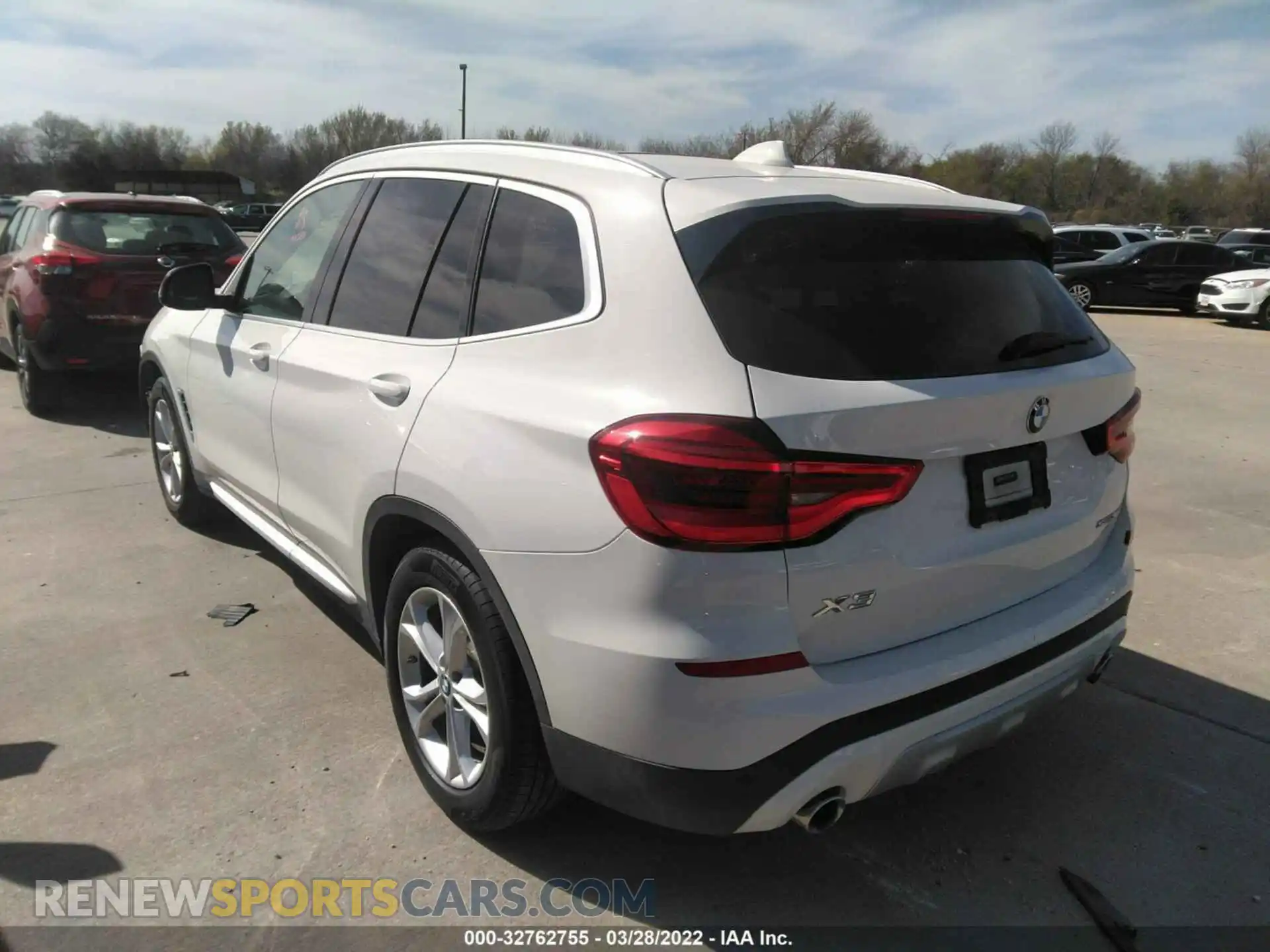 3 Photograph of a damaged car 5UXTY3C01LLE55236 BMW X3 2020