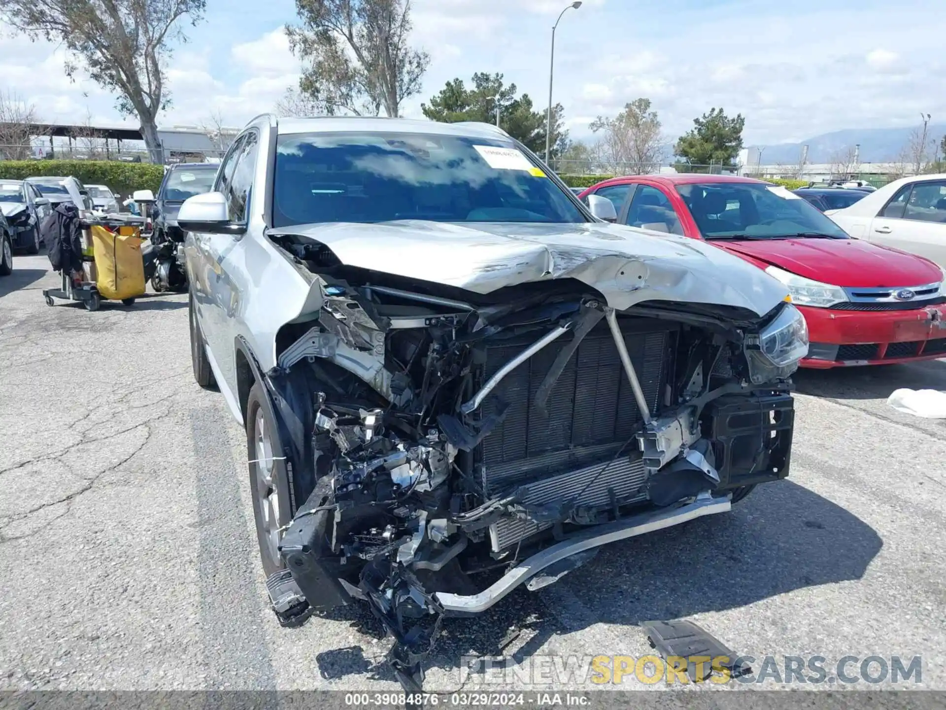 6 Photograph of a damaged car 5UXTY3C02L9B41141 BMW X3 2020