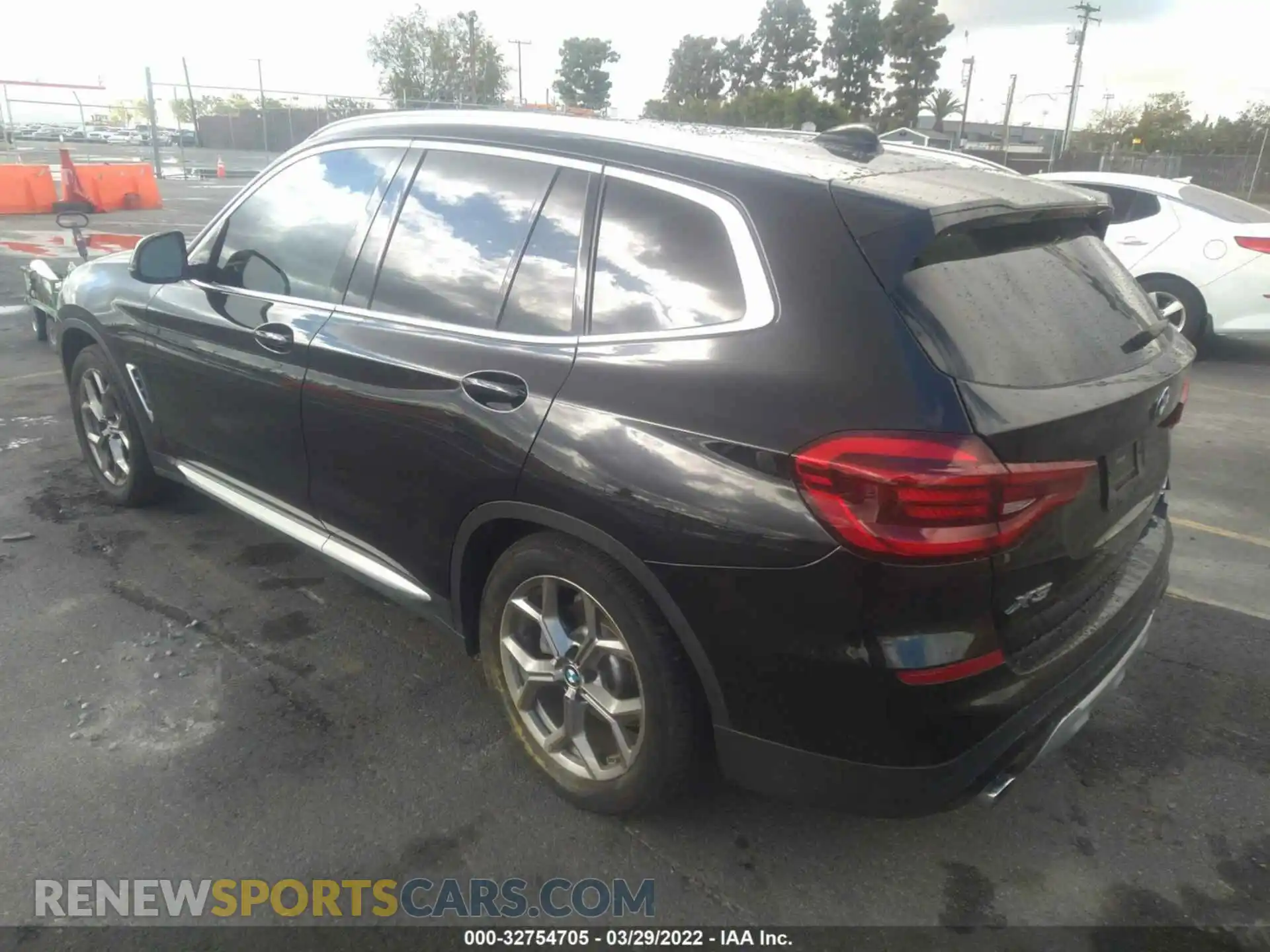 3 Photograph of a damaged car 5UXTY5C04L9B17063 BMW X3 2020