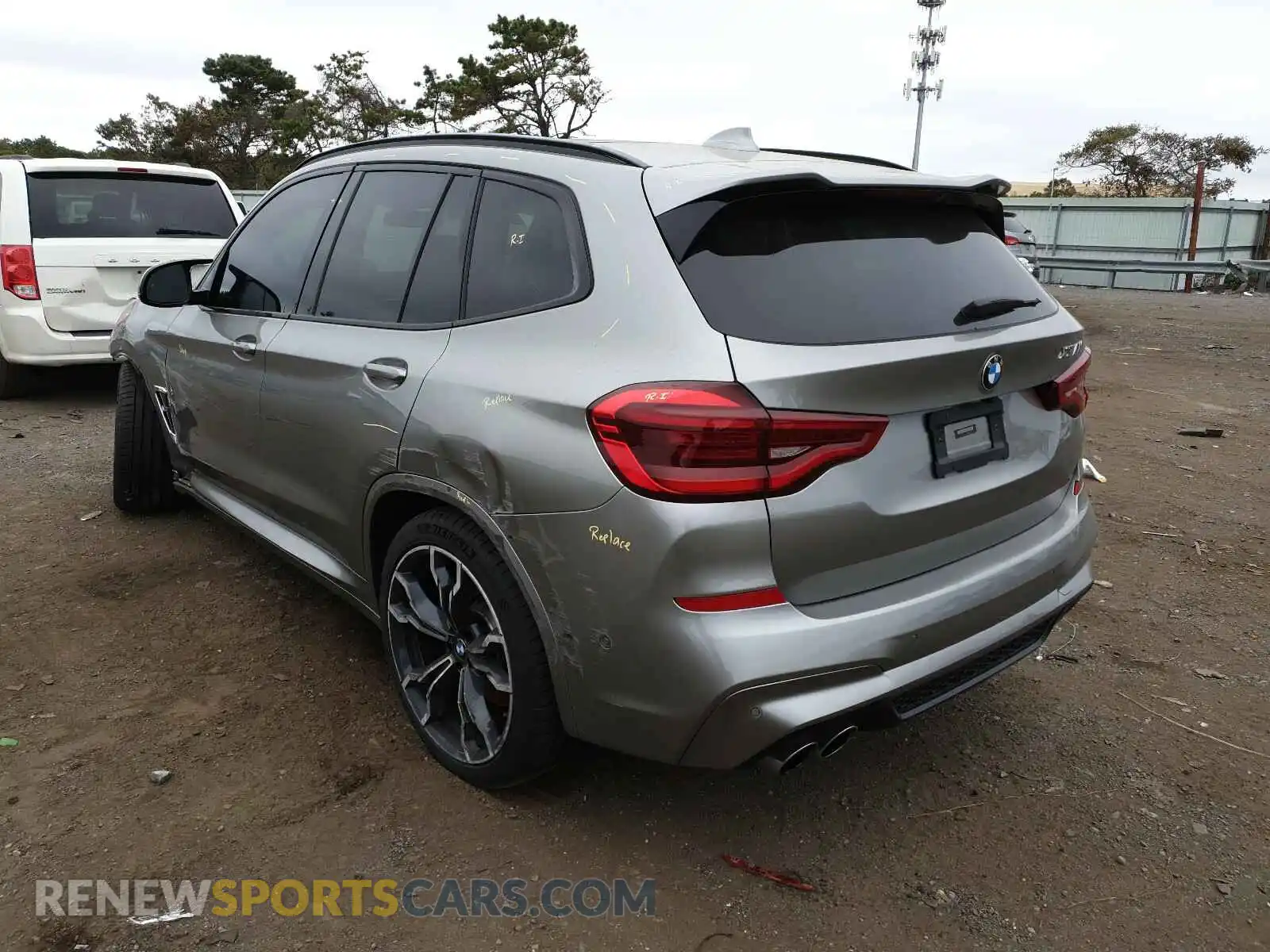 3 Photograph of a damaged car 5YMTS0C06L9B64012 BMW X3 2020