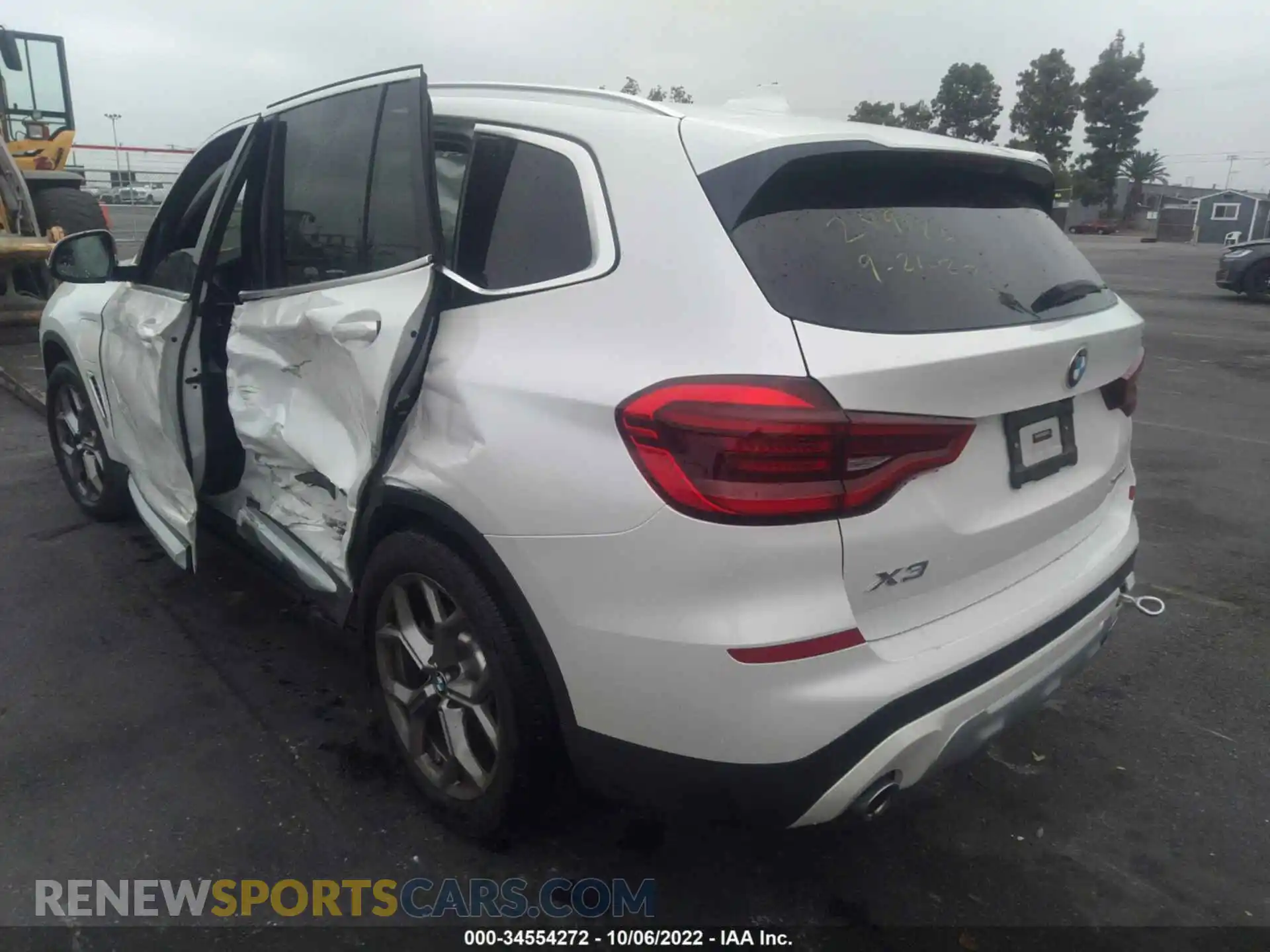 3 Photograph of a damaged car 5UXTS1C00M9D75415 BMW X3 2021