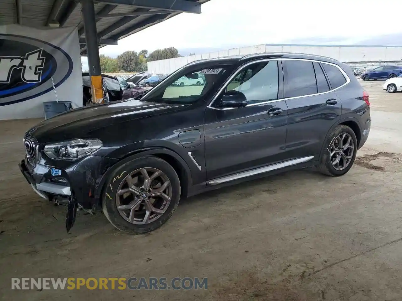 1 Photograph of a damaged car 5UXTS1C0XM9F04762 BMW X3 2021