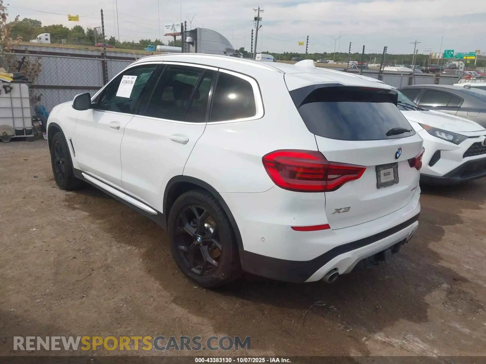 3 Photograph of a damaged car 5UXTY3C00M9D90801 BMW X3 2021