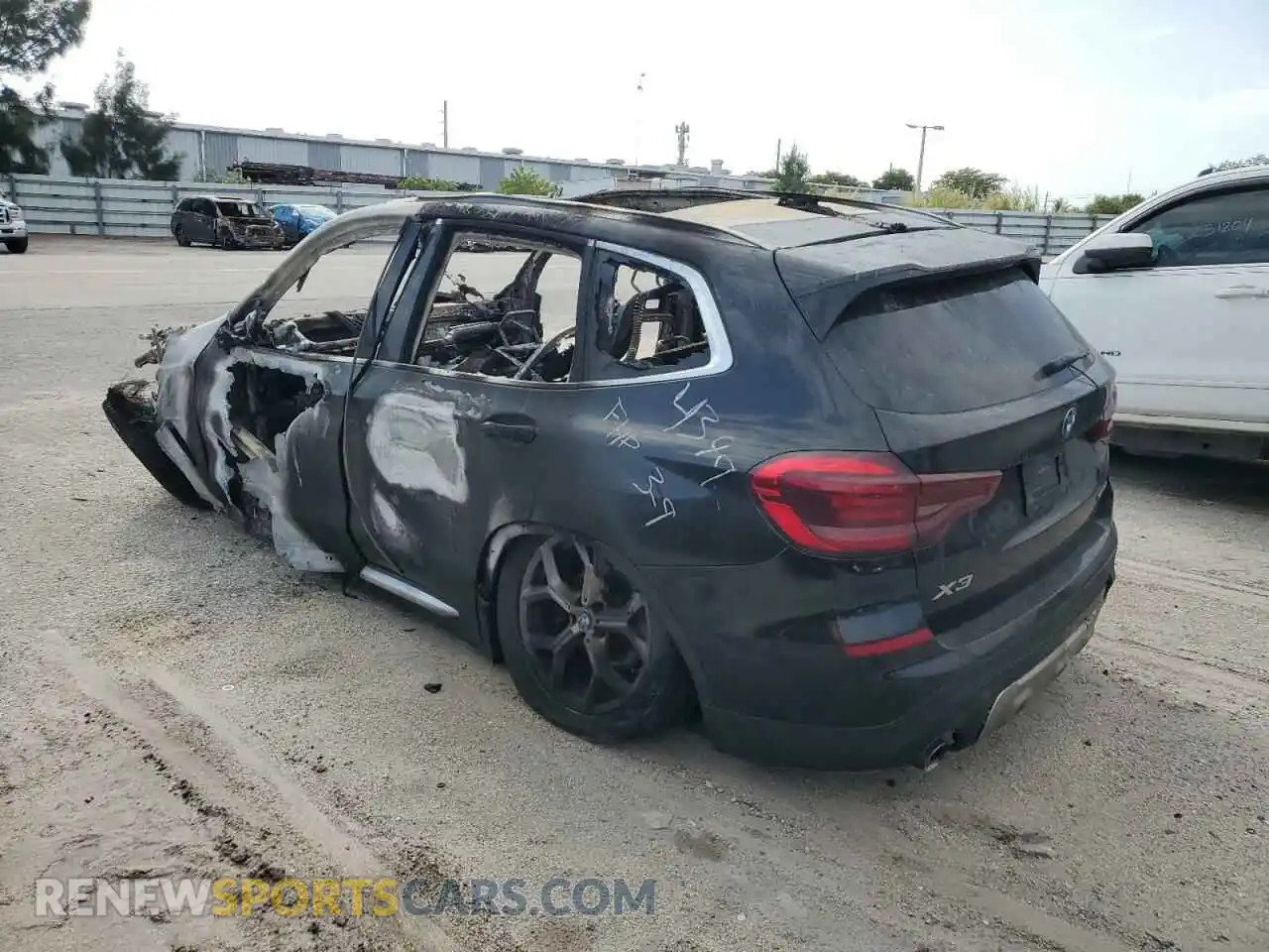 2 Photograph of a damaged car 5UXTY3C00M9E84399 BMW X3 2021