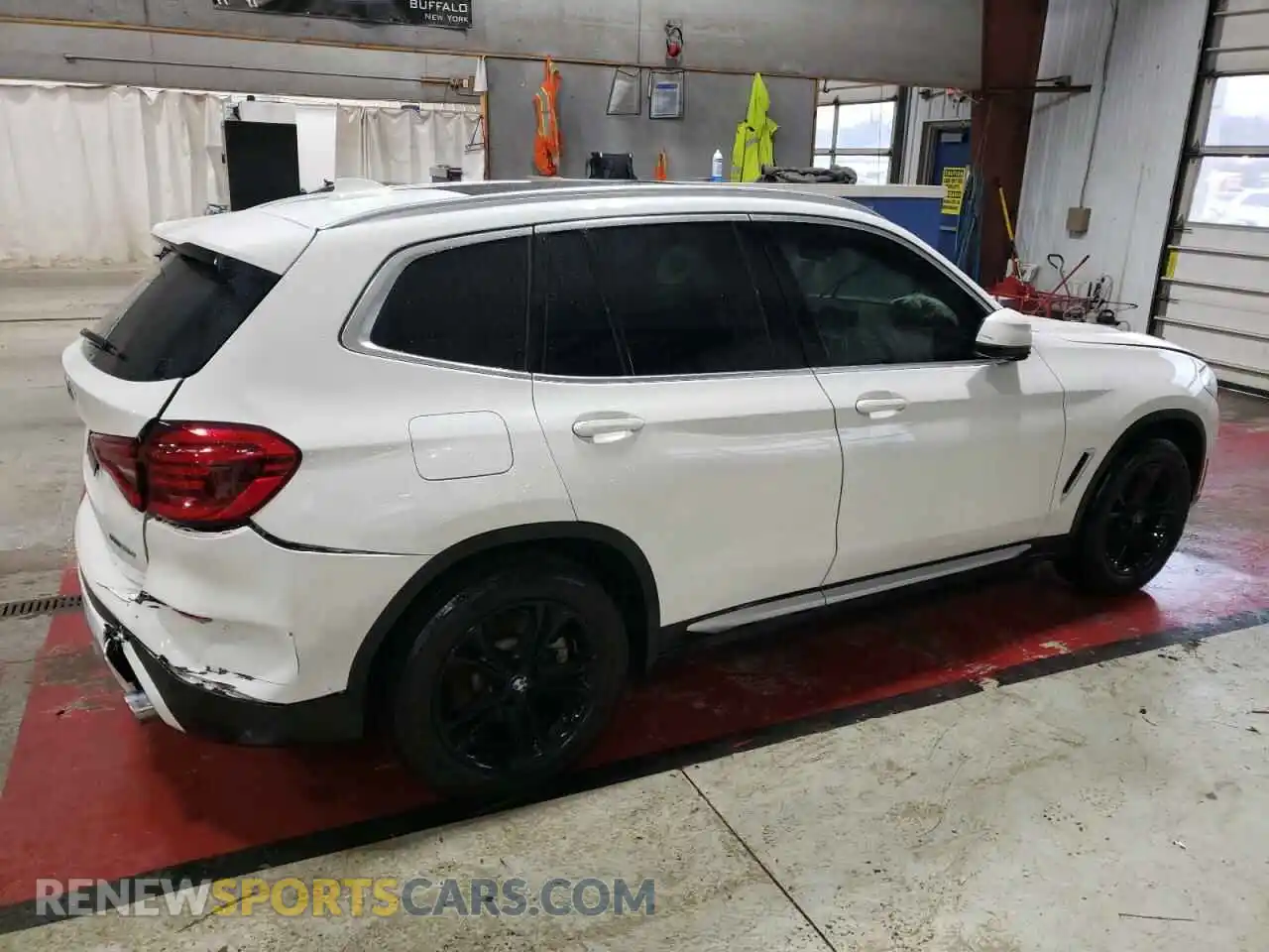 3 Photograph of a damaged car 5UXTY3C00M9F46609 BMW X3 2021