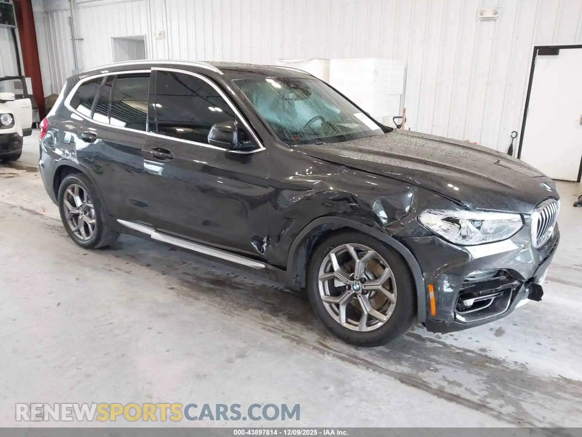 1 Photograph of a damaged car 5UXTY3C00M9H44235 BMW X3 2021