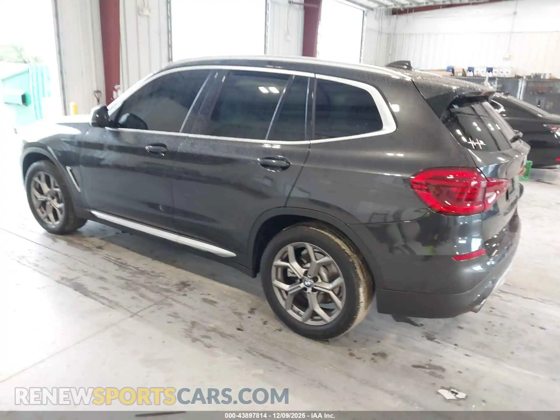 3 Photograph of a damaged car 5UXTY3C00M9H44235 BMW X3 2021