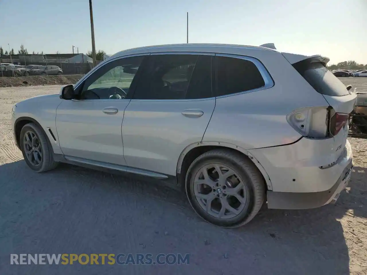 2 Photograph of a damaged car 5UXTY3C02M9E58273 BMW X3 2021