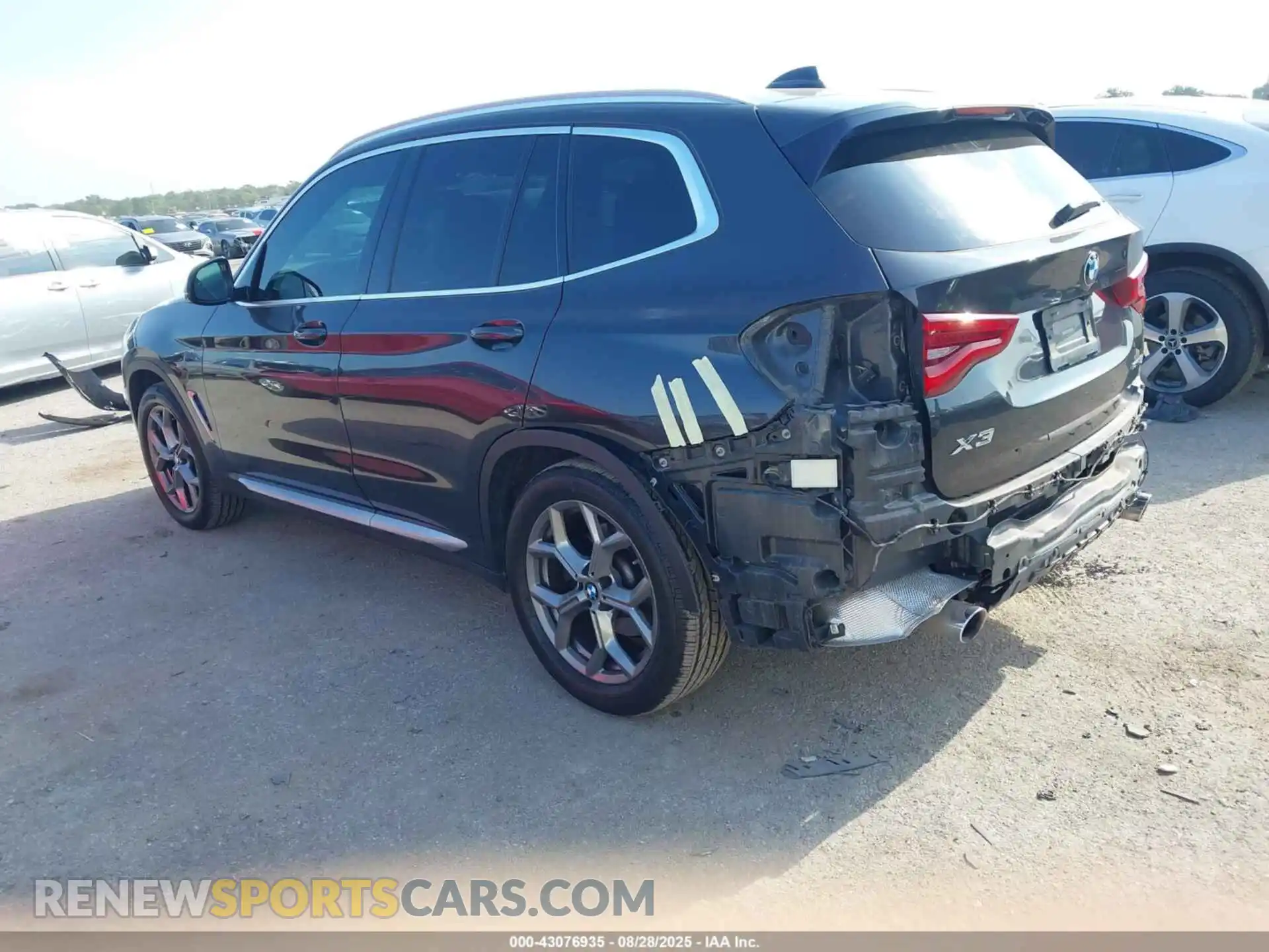 3 Photograph of a damaged car 5UXTY3C02M9F59197 BMW X3 2021