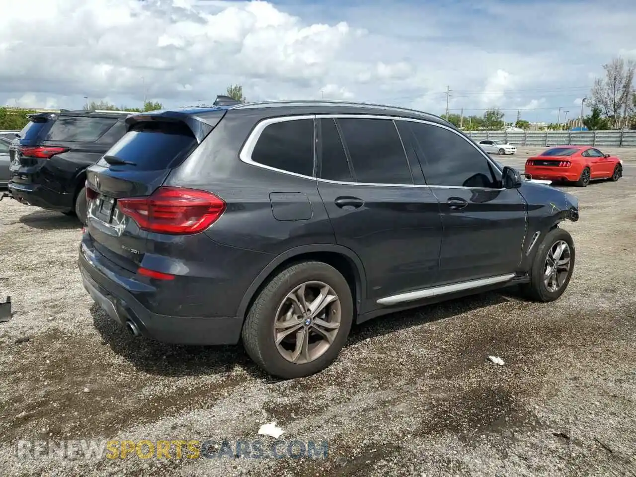 3 Photograph of a damaged car 5UXTY3C03M9G42590 BMW X3 2021