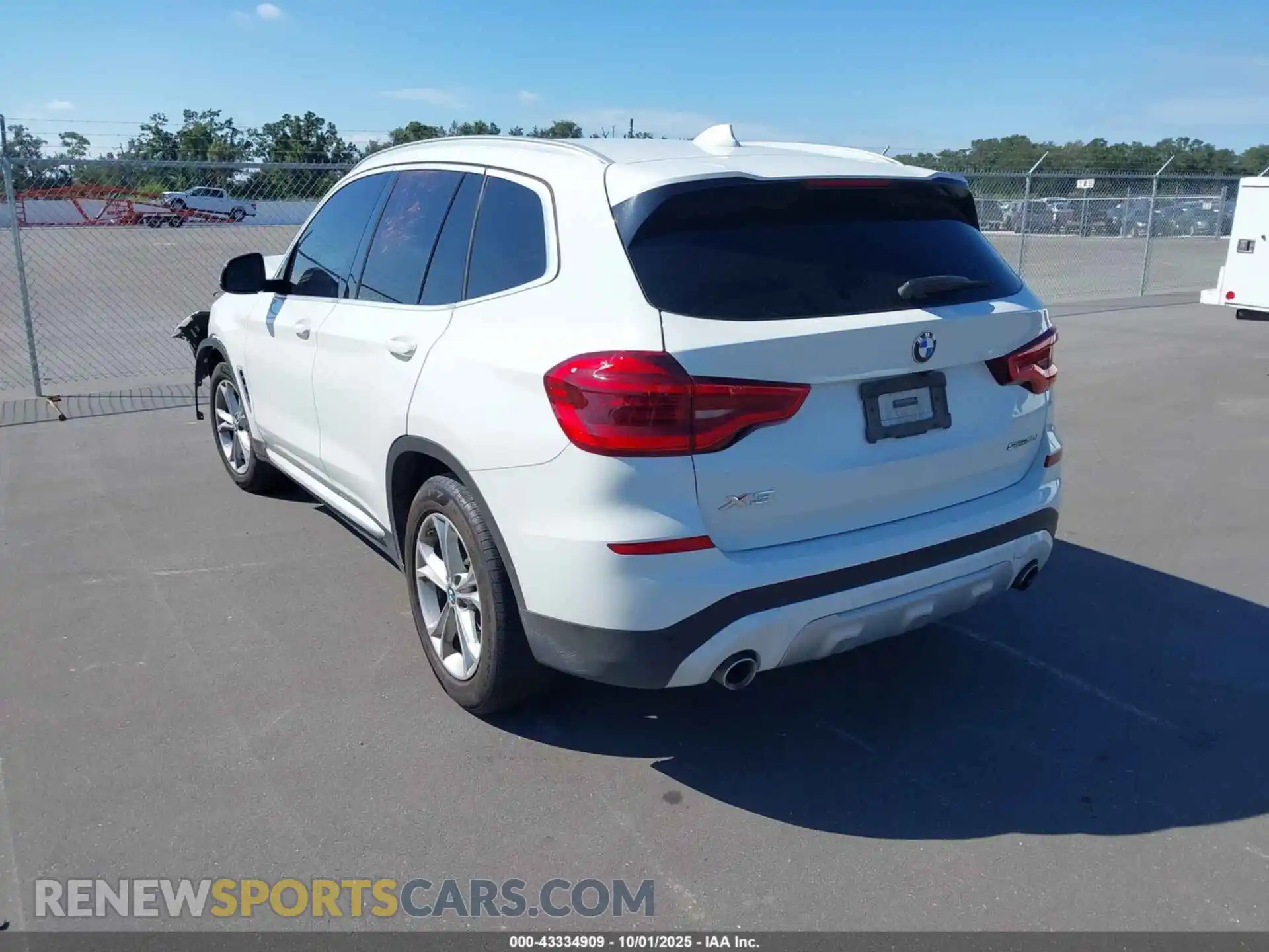 3 Photograph of a damaged car 5UXTY3C06M9E25308 BMW X3 2021